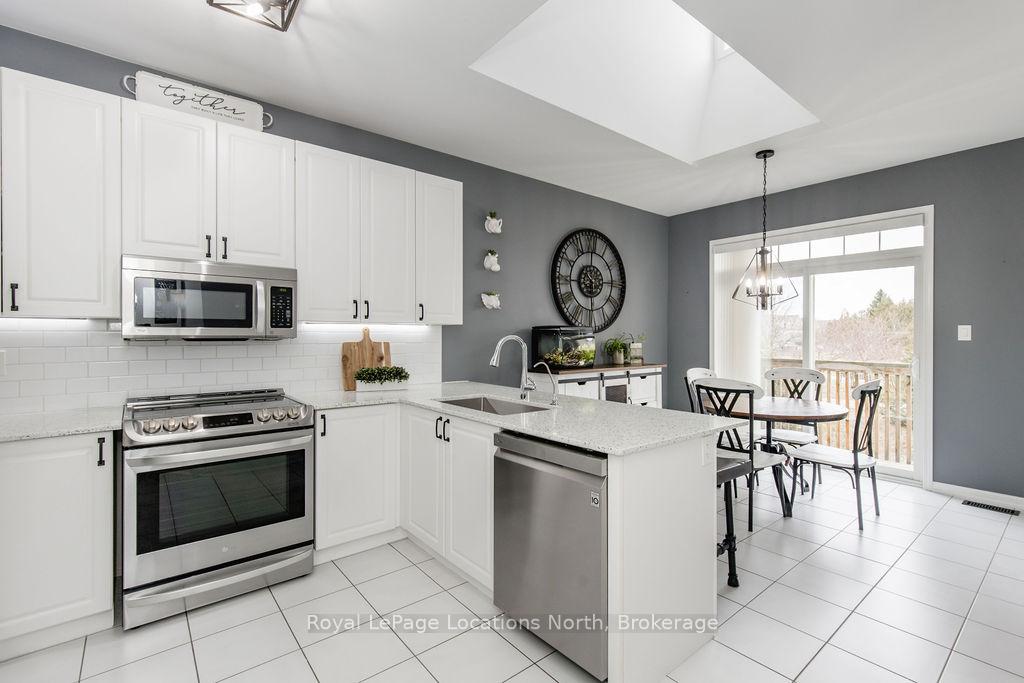 Photo 10 of 14 Berkshire Avenue, Wasaga Beach — HOMEH