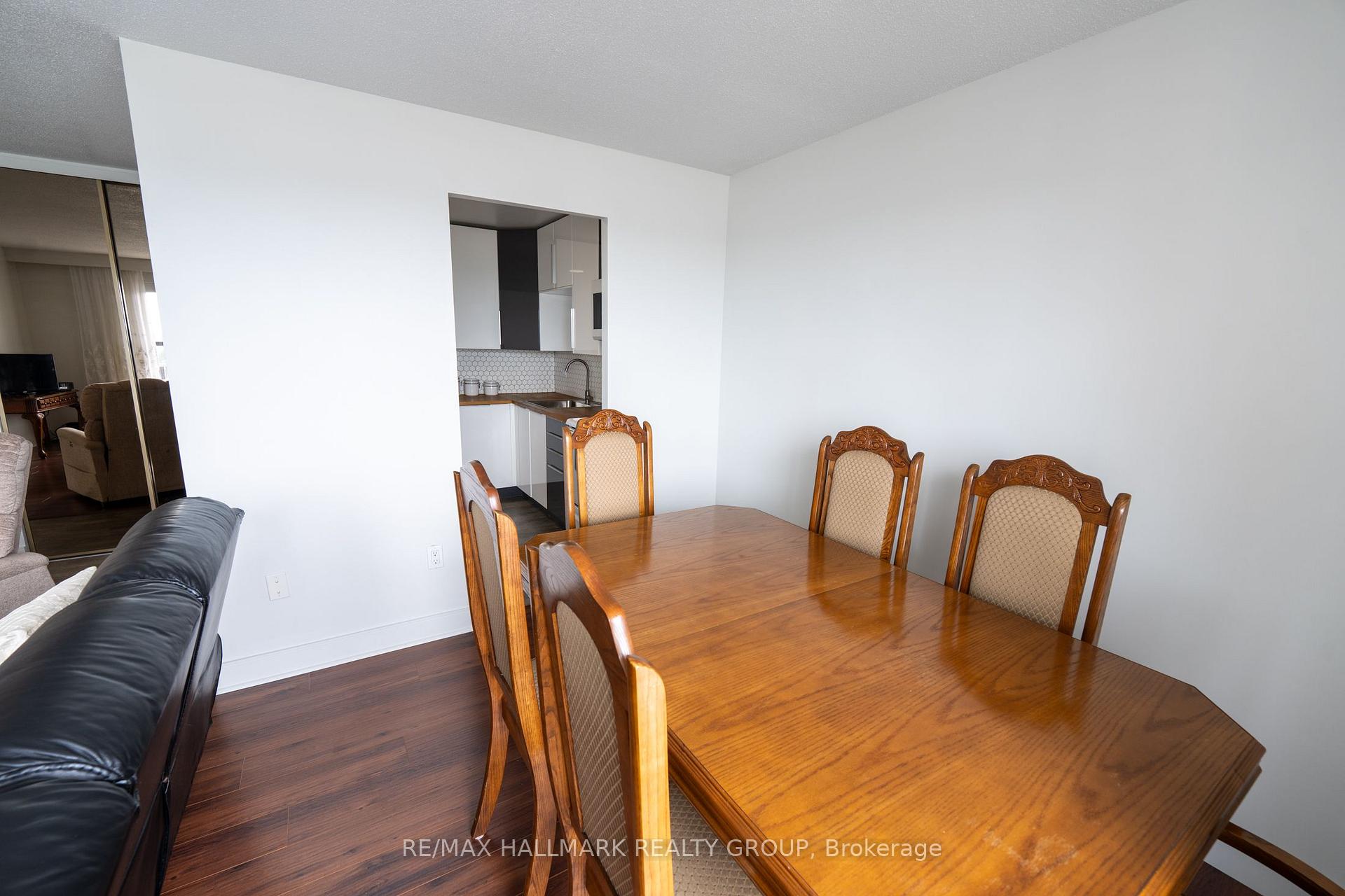Photo 11 of Unit 906, 20 Chesterton Drive, Ottawa, Borden Farm/Stewart Farm/Carleton Heights/Parkwood Hills — HOMEH