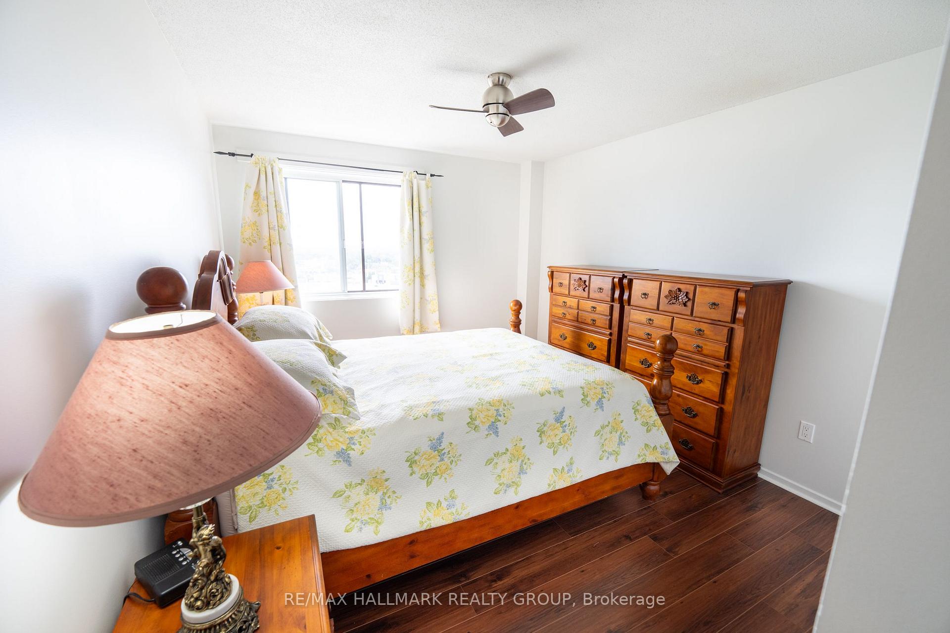 Photo 16 of Unit 906, 20 Chesterton Drive, Ottawa, Borden Farm/Stewart Farm/Carleton Heights/Parkwood Hills — HOMEH