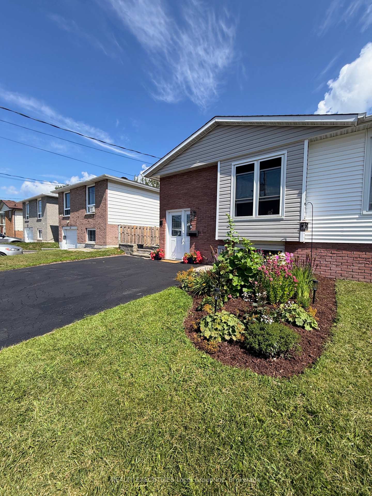 Photo 3 of 31 McGibbon Street, North Bay, College Heights — HOMEH