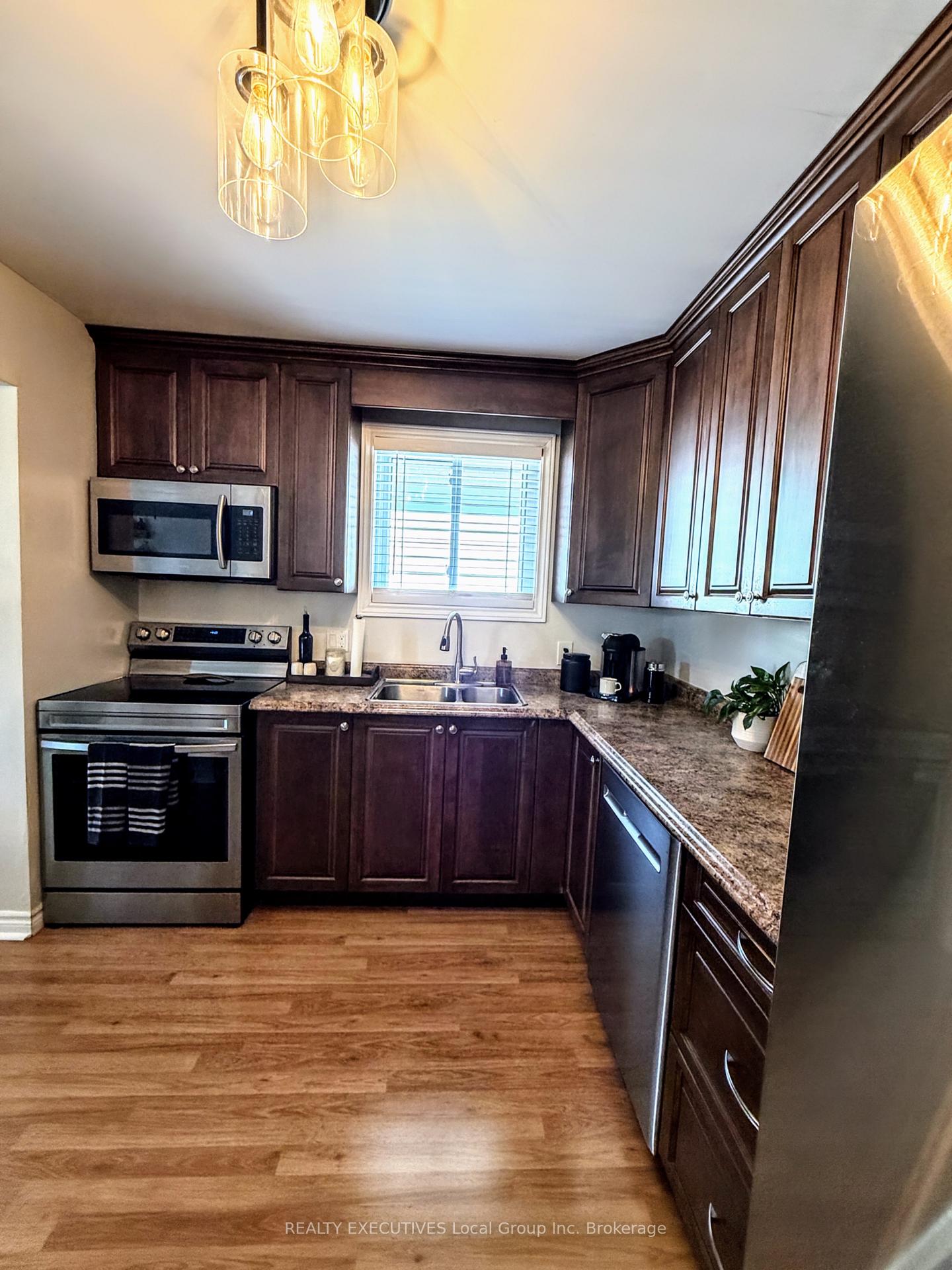 Photo 9 of 31 McGibbon Street, North Bay, College Heights — HOMEH