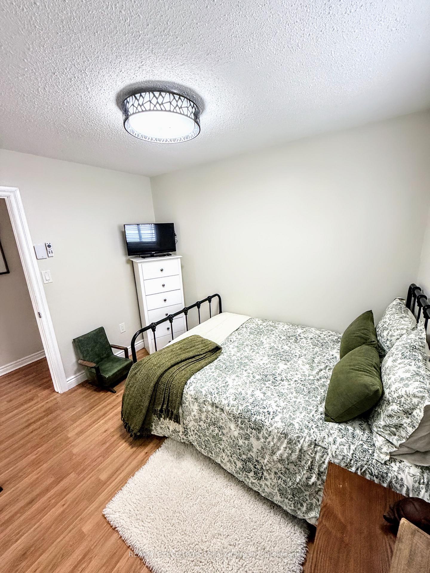 Photo 18 of 31 McGibbon Street, North Bay, College Heights — HOMEH
