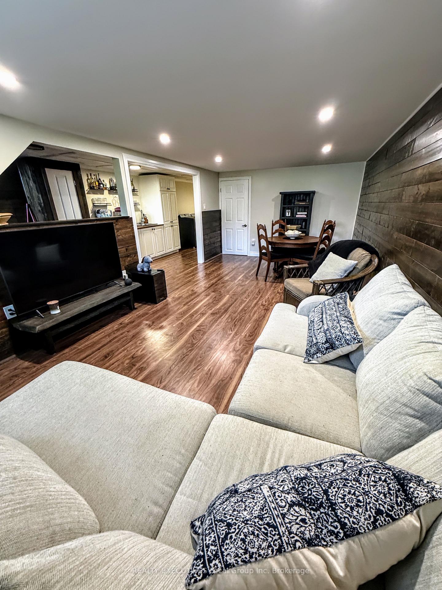 Photo 23 of 31 McGibbon Street, North Bay, College Heights — HOMEH