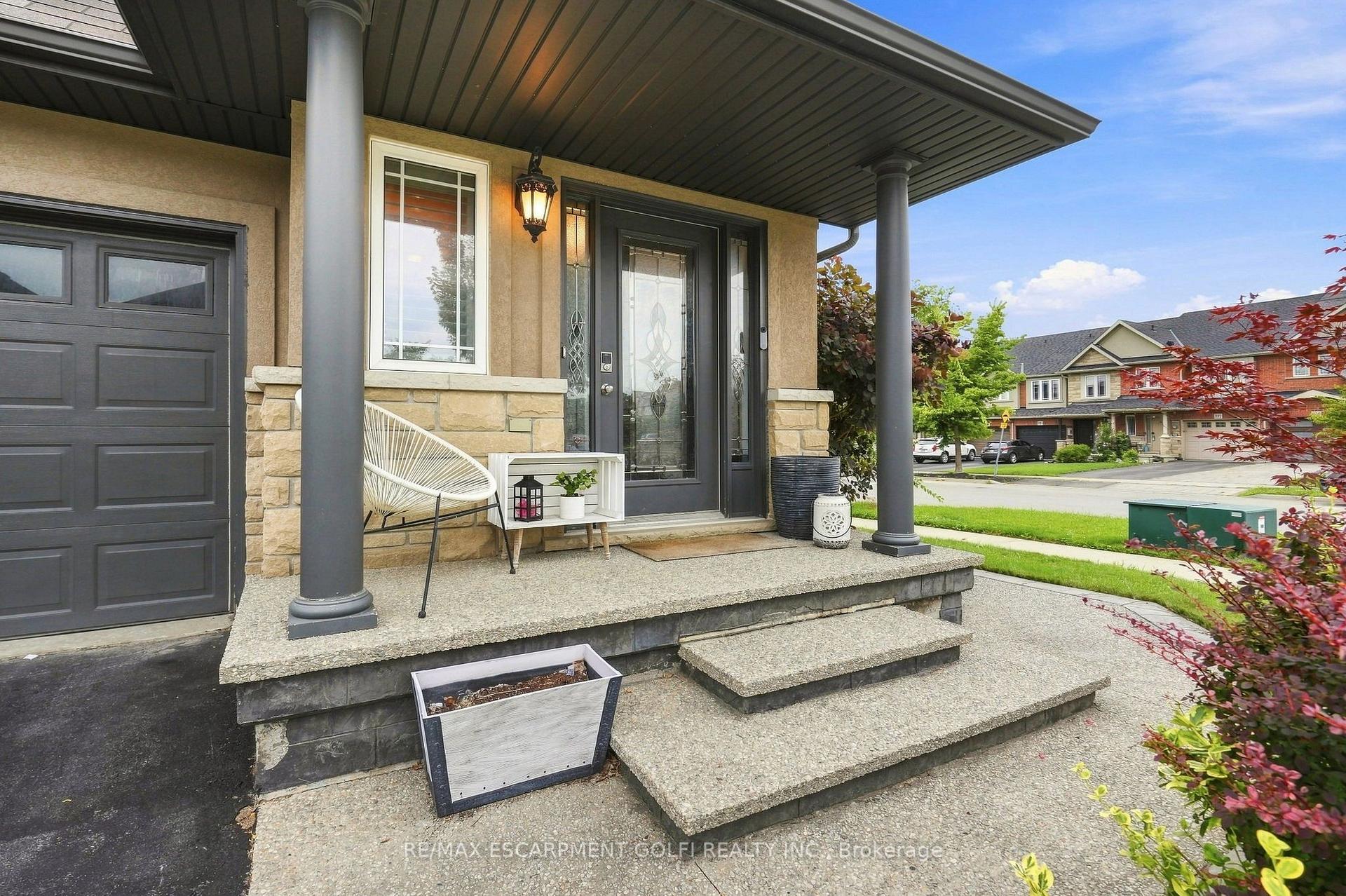 Photo 4 of 4 Whitworth Terrace, Hamilton, Stoney Creek — HOMEH