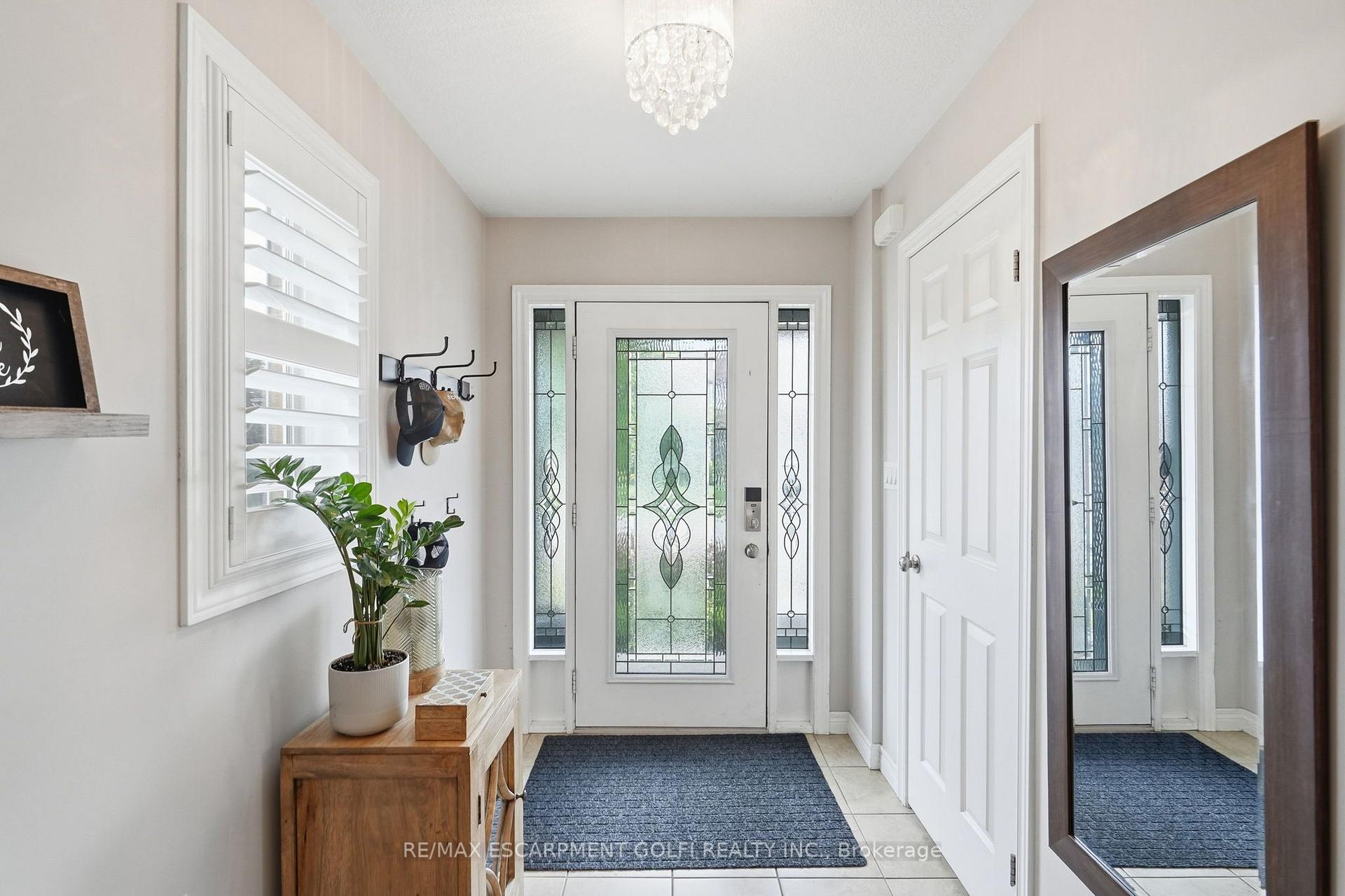 Photo 5 of 4 Whitworth Terrace, Hamilton, Stoney Creek — HOMEH