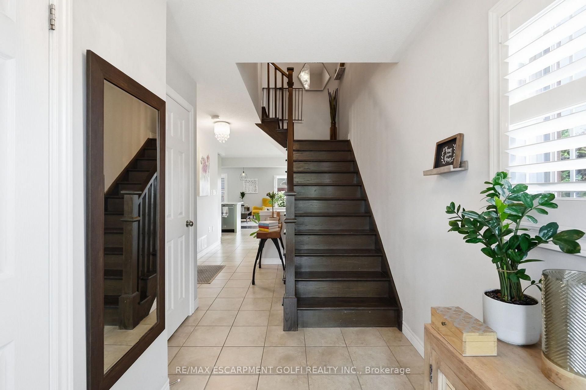 Photo 6 of 4 Whitworth Terrace, Hamilton, Stoney Creek — HOMEH