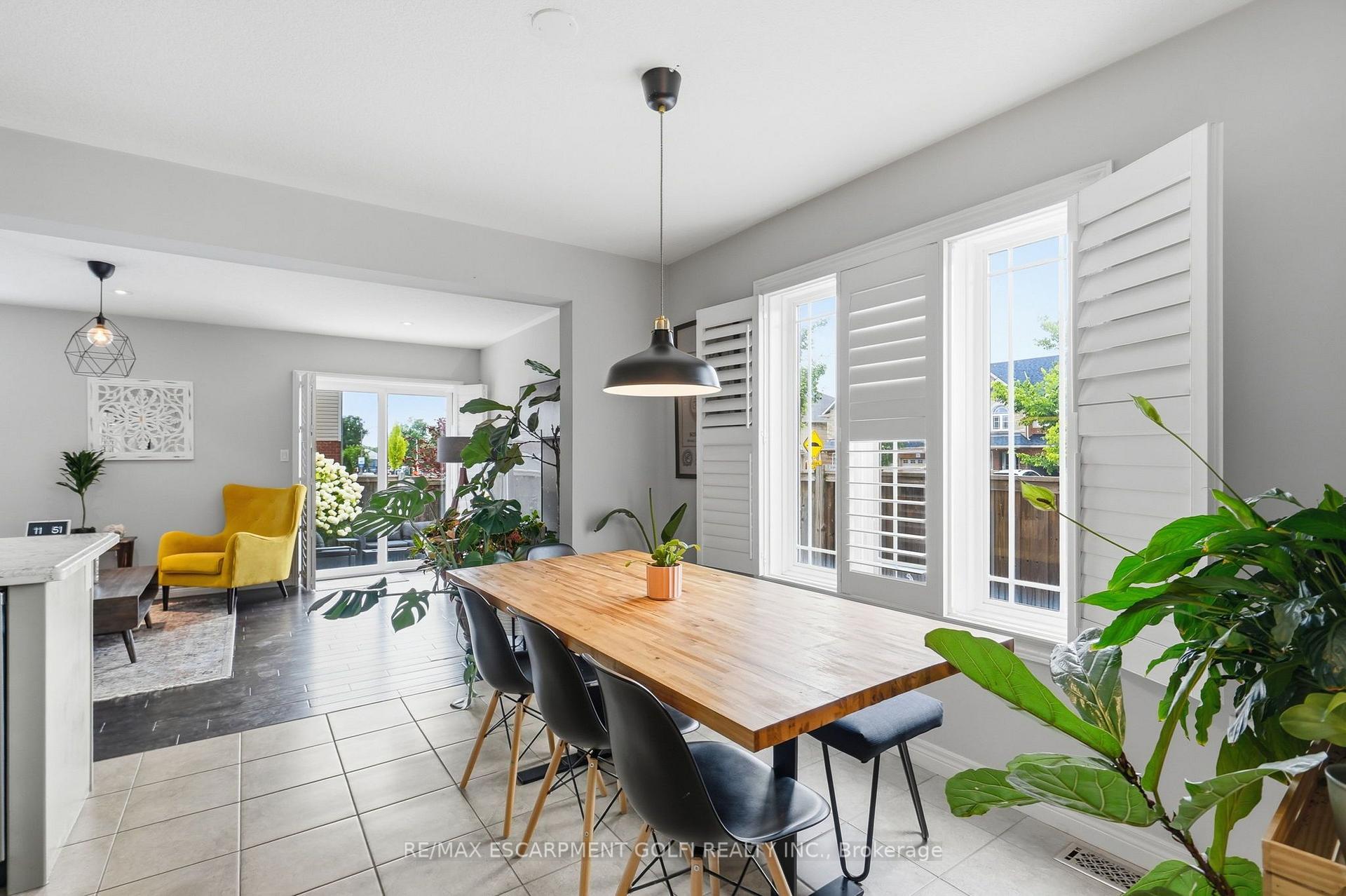 Photo 8 of 4 Whitworth Terrace, Hamilton, Stoney Creek — HOMEH