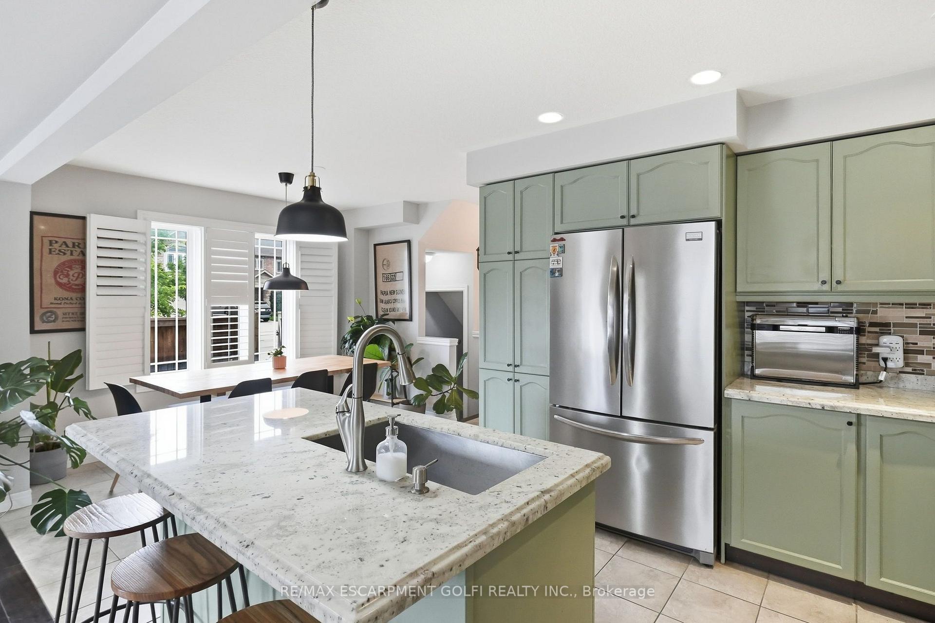 Photo 10 of 4 Whitworth Terrace, Hamilton, Stoney Creek — HOMEH
