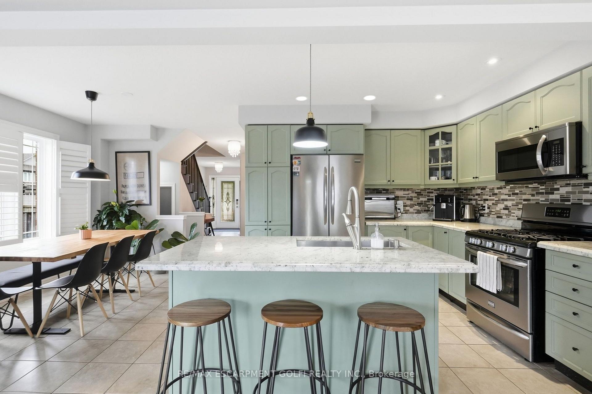 Photo 11 of 4 Whitworth Terrace, Hamilton, Stoney Creek — HOMEH