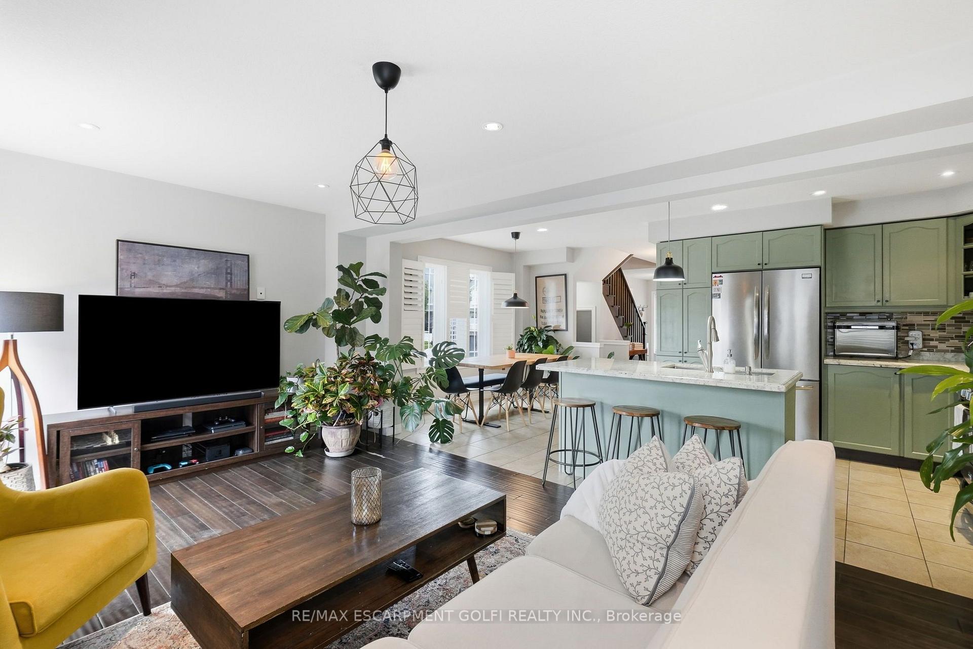 Photo 12 of 4 Whitworth Terrace, Hamilton, Stoney Creek — HOMEH