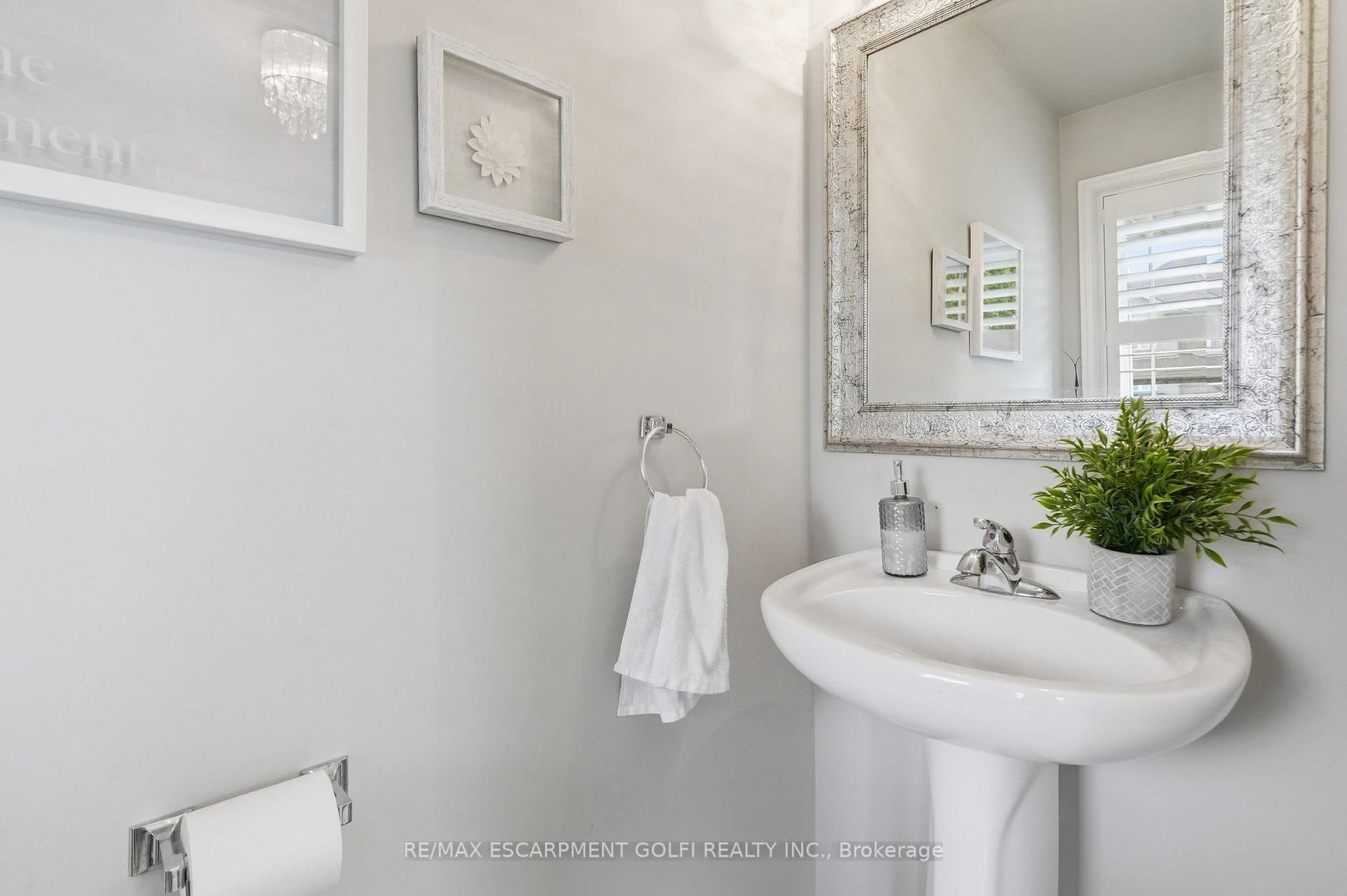 Photo 15 of 4 Whitworth Terrace, Hamilton, Stoney Creek — HOMEH