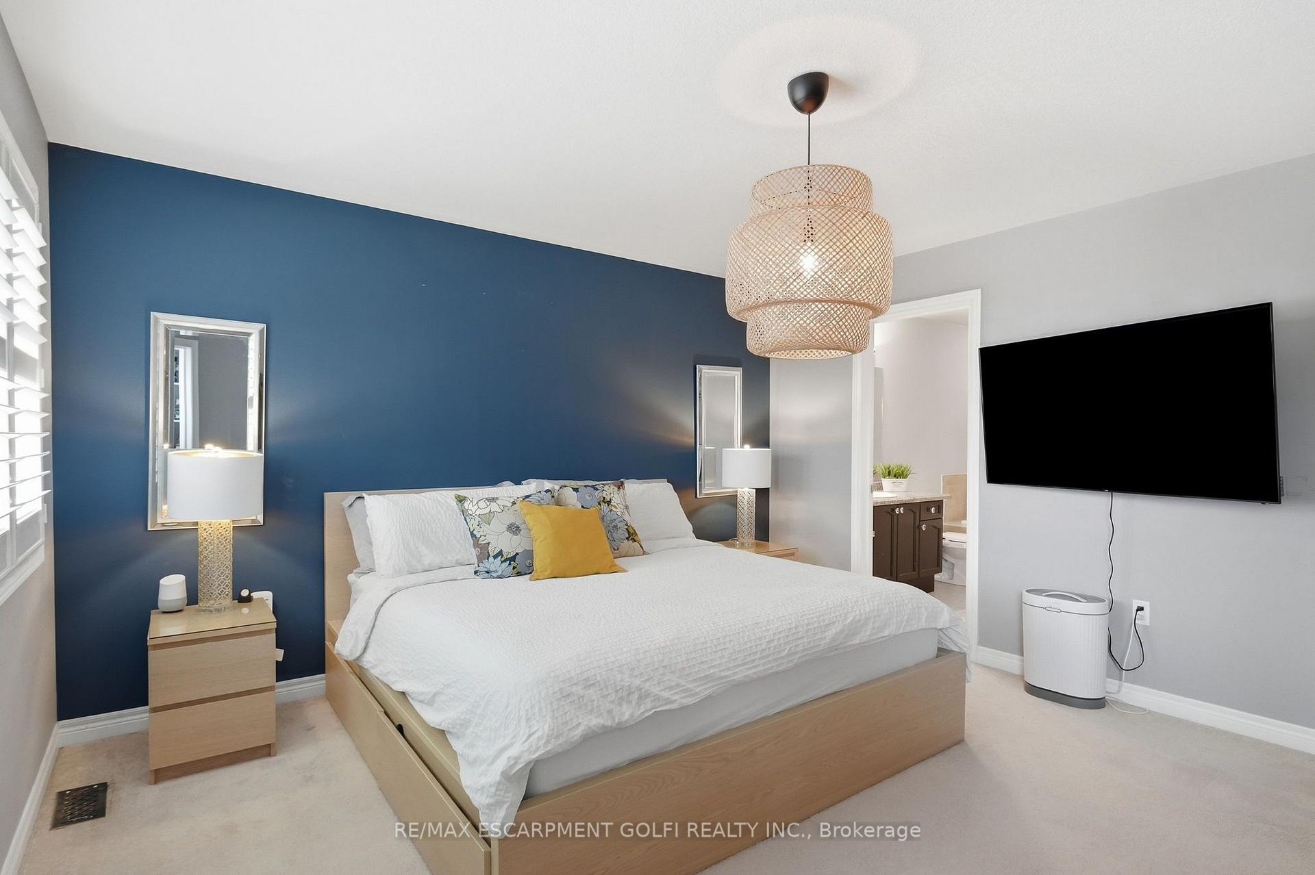 Photo 17 of 4 Whitworth Terrace, Hamilton, Stoney Creek — HOMEH