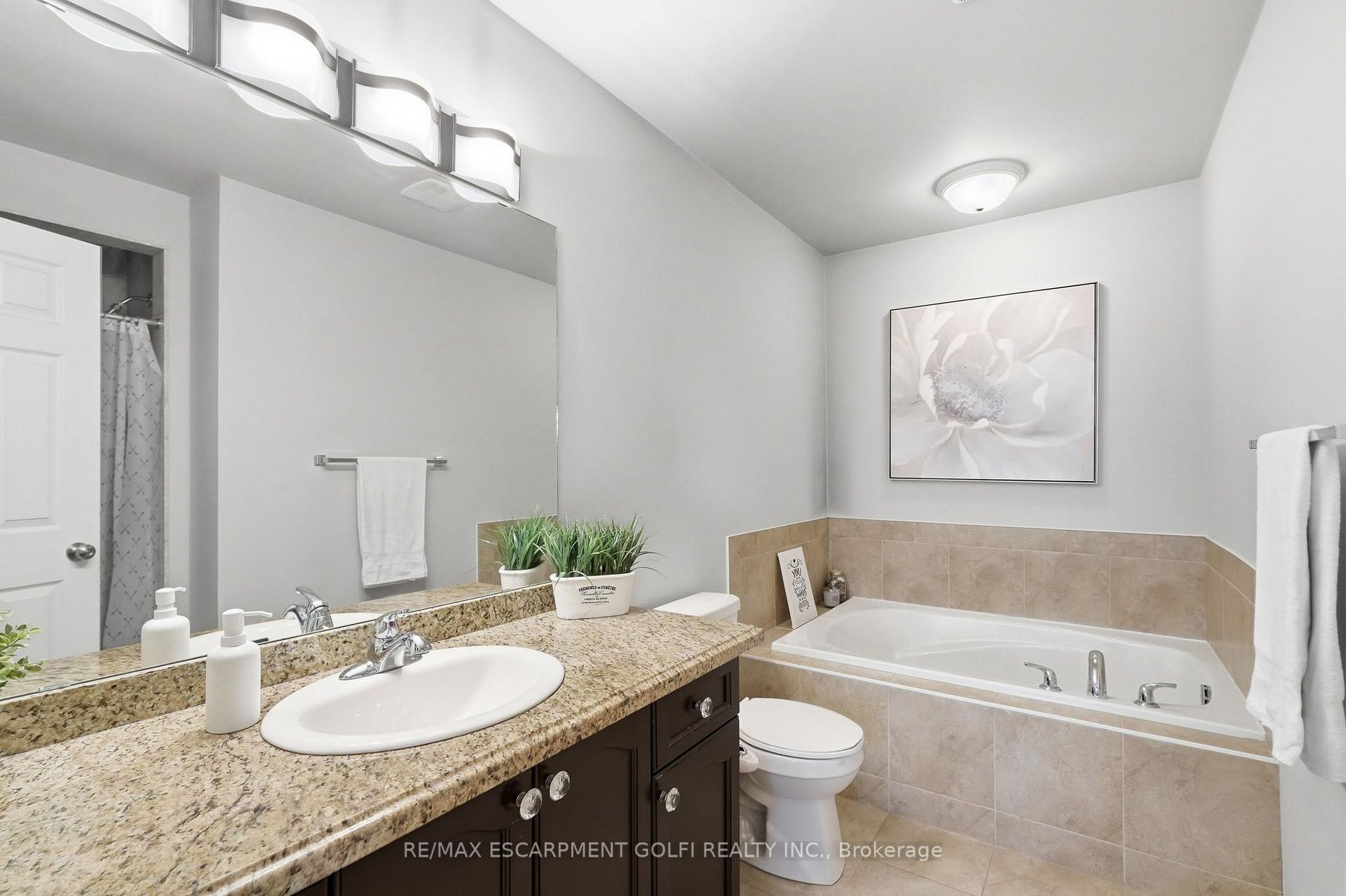 Photo 20 of 4 Whitworth Terrace, Hamilton, Stoney Creek — HOMEH