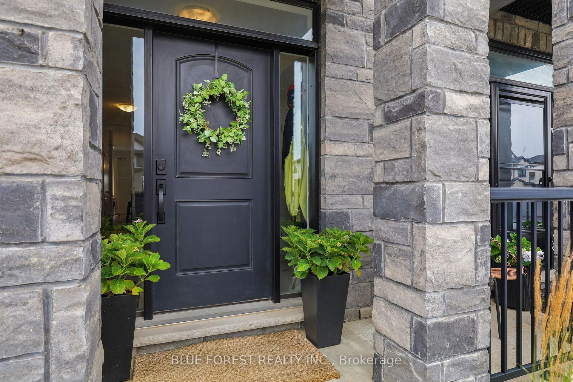 Photo 3 of 283 Winlow Way, Middlesex Centre, Komoka — HOMEH