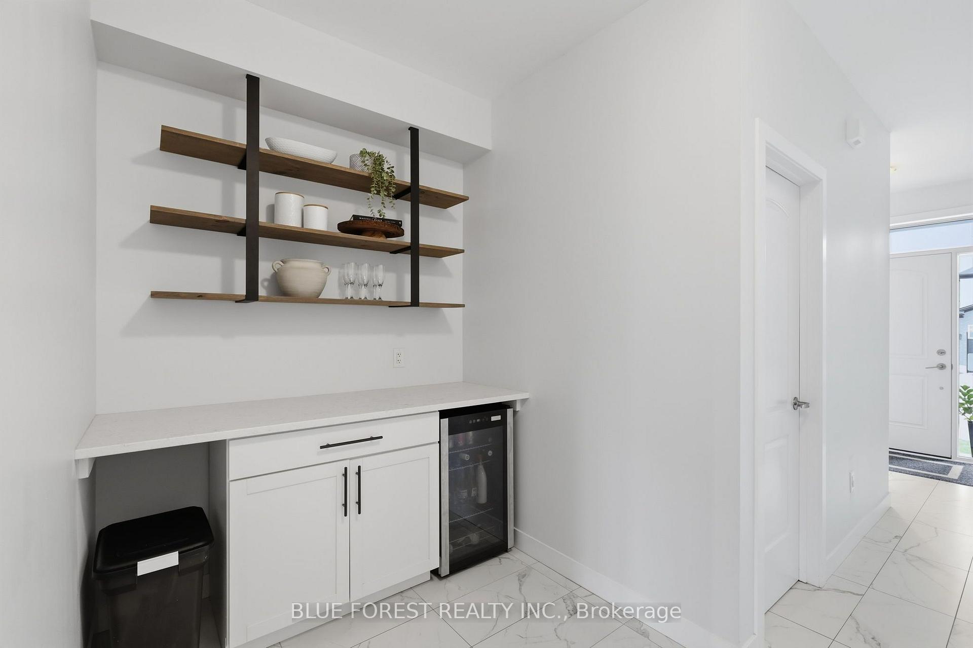 Photo 7 of 283 Winlow Way, Middlesex Centre, Komoka — HOMEH