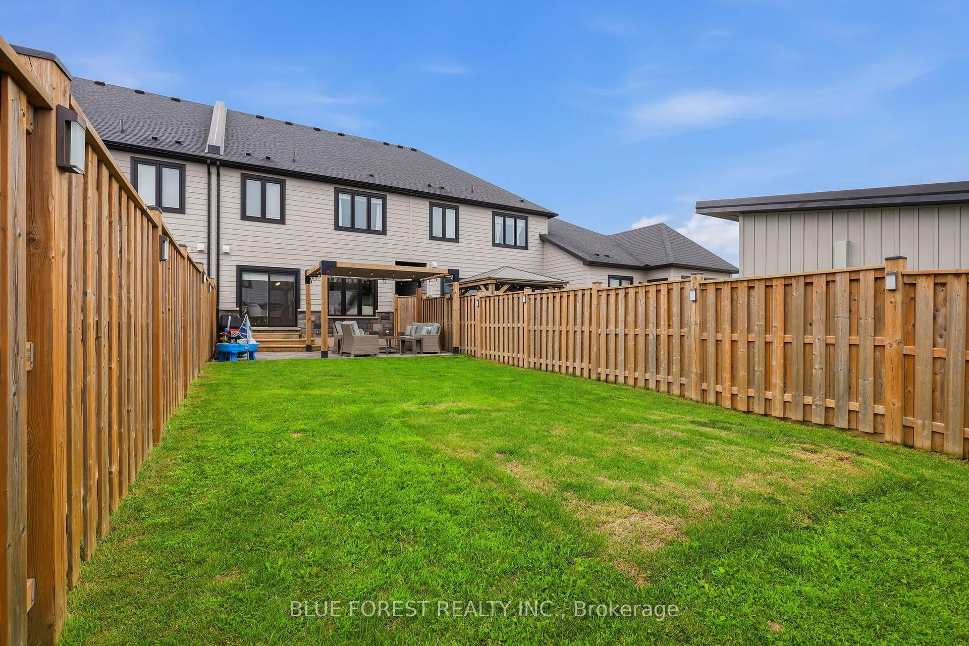 Photo 33 of 283 Winlow Way, Middlesex Centre, Komoka — HOMEH