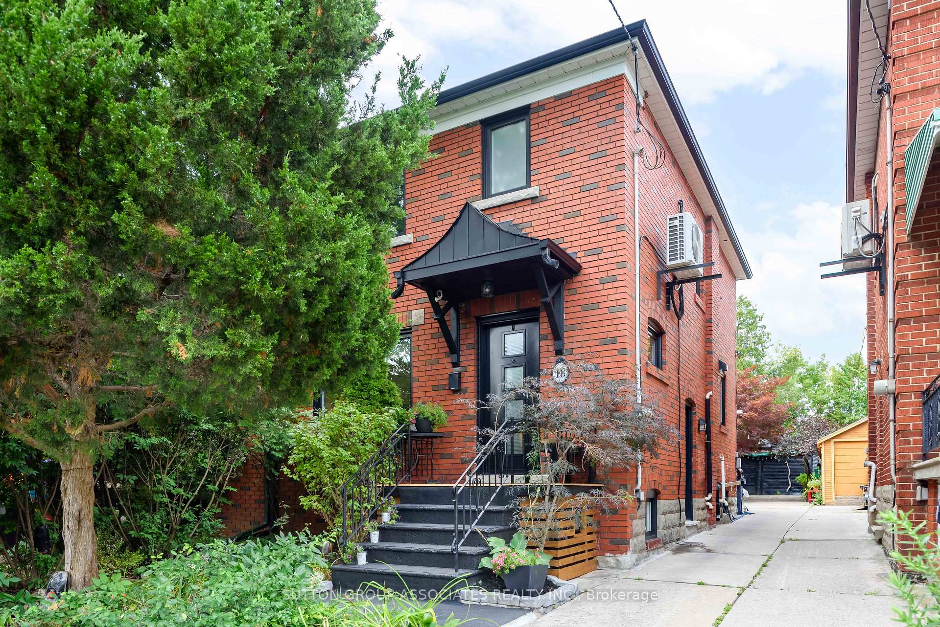 Photo 1 of 18 Earnscliffe Road, Toronto, Oakwood Village — HOMEH