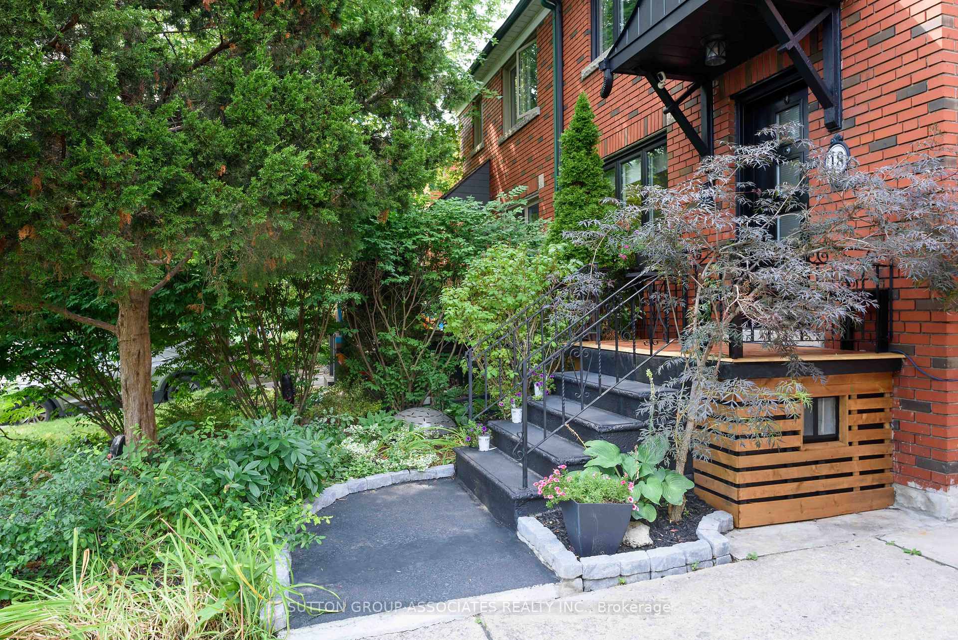 Photo 2 of 18 Earnscliffe Road, Toronto, Oakwood Village — HOMEH
