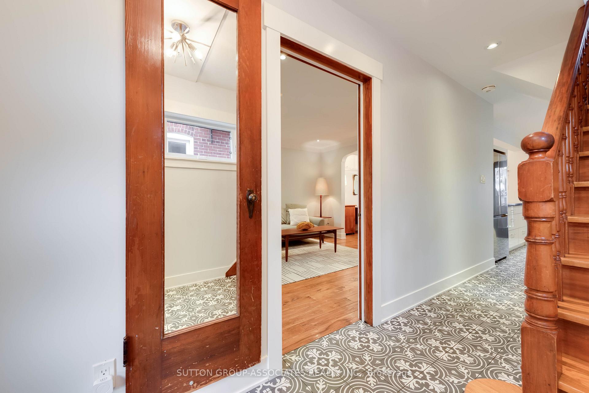 Photo 3 of 18 Earnscliffe Road, Toronto, Oakwood Village — HOMEH