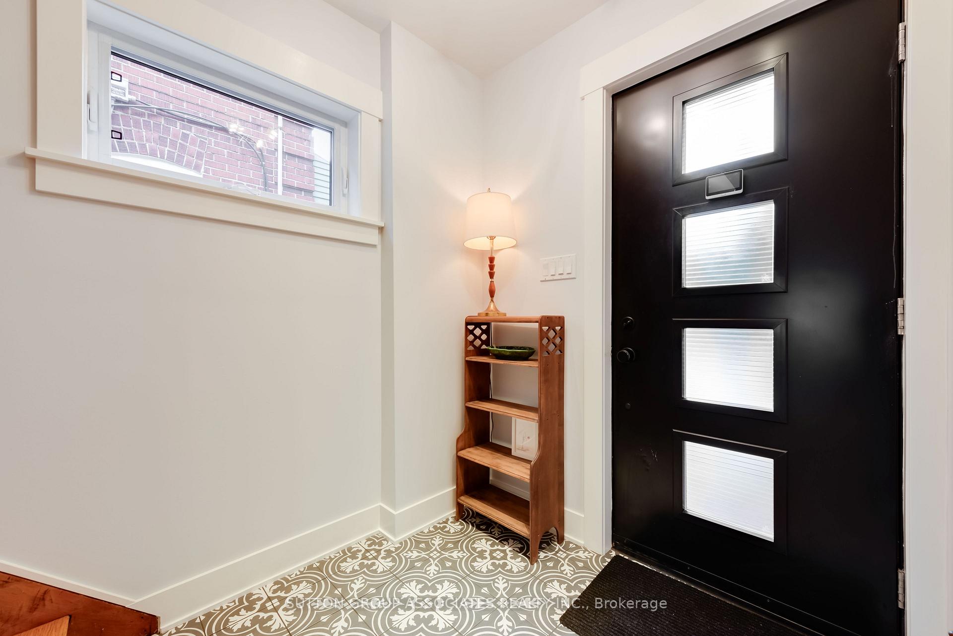 Photo 4 of 18 Earnscliffe Road, Toronto, Oakwood Village — HOMEH