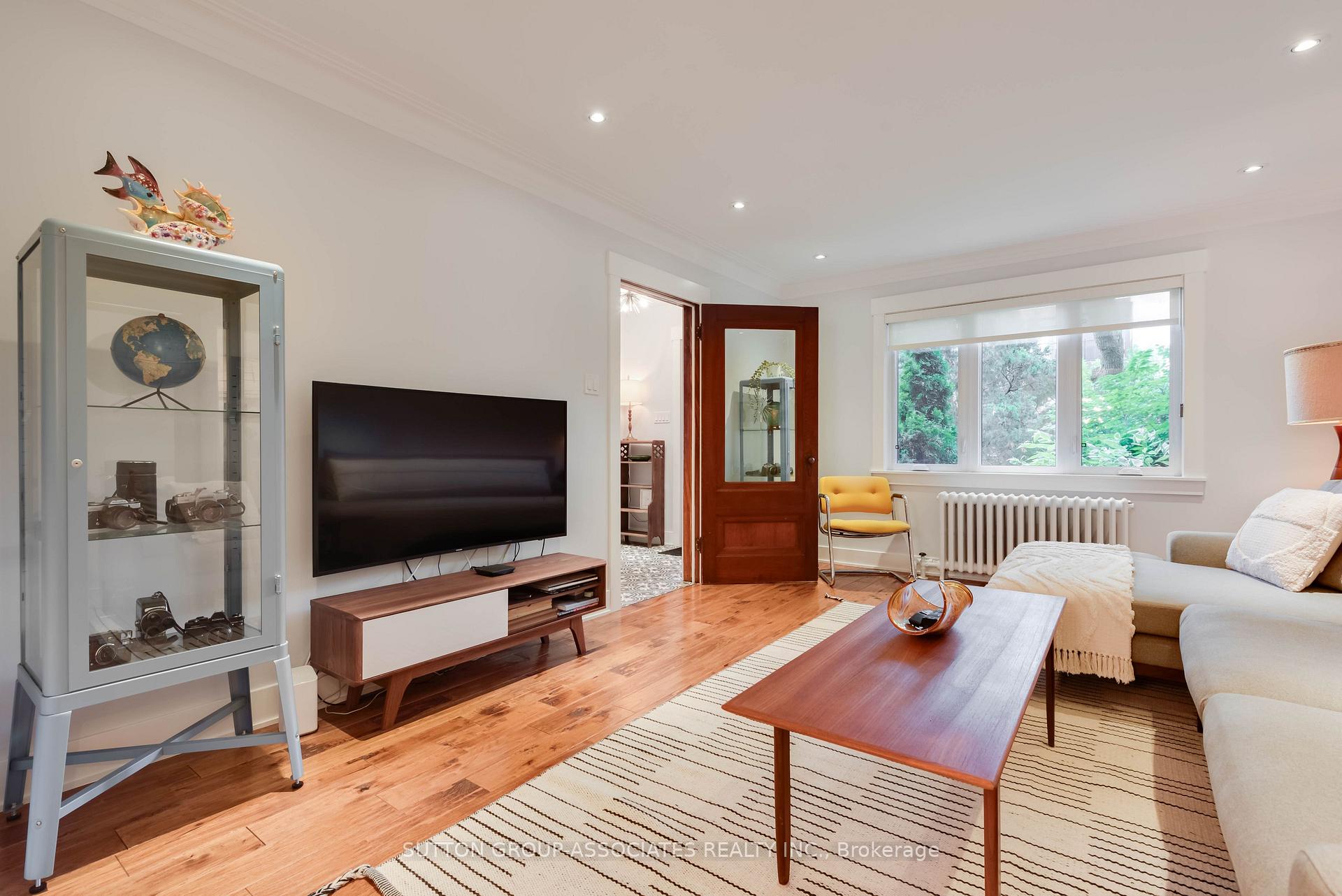 Photo 5 of 18 Earnscliffe Road, Toronto, Oakwood Village — HOMEH