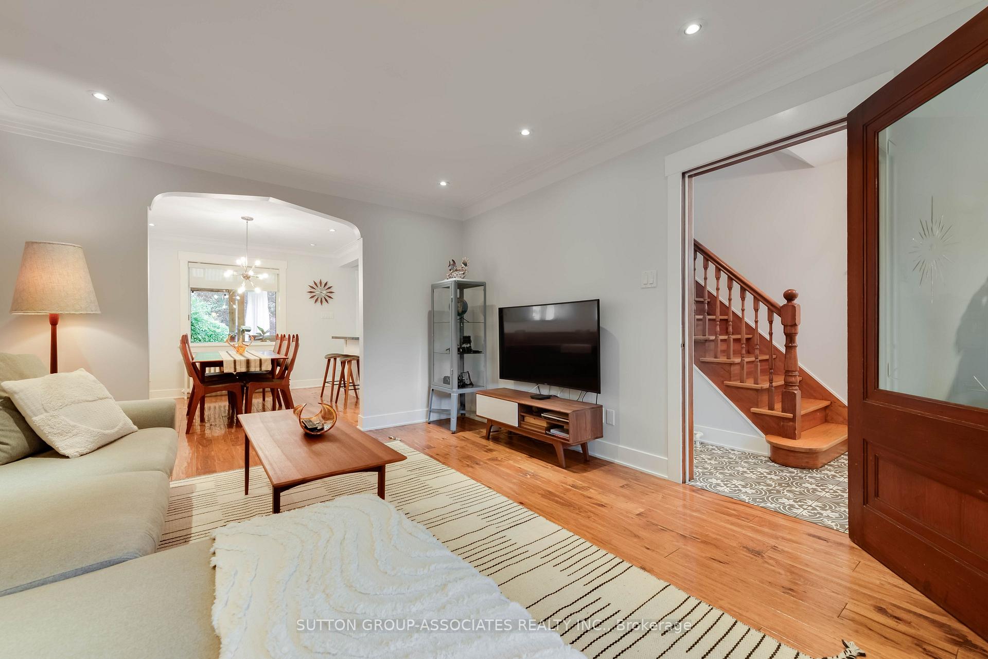 Photo 7 of 18 Earnscliffe Road, Toronto, Oakwood Village — HOMEH