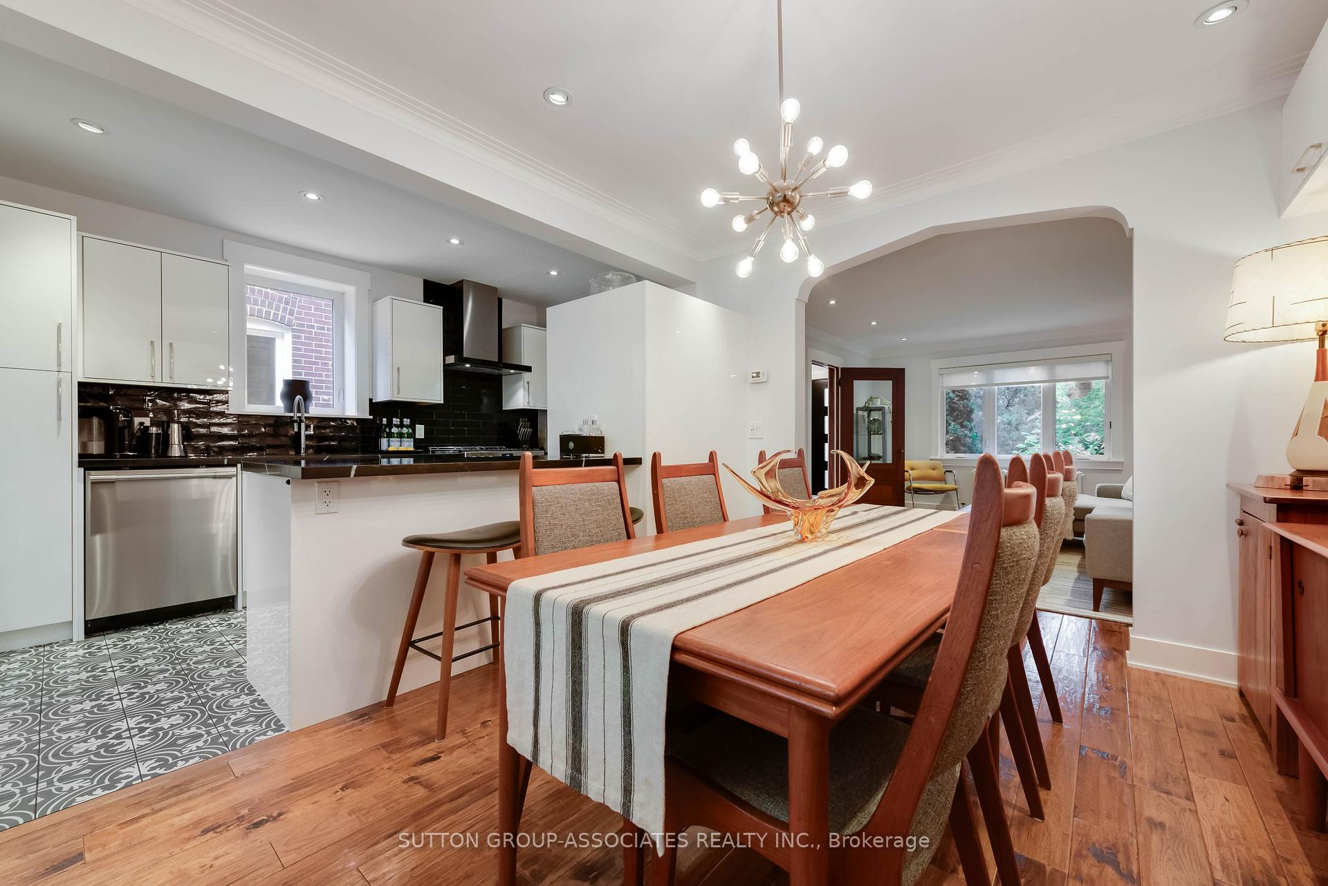 Photo 12 of 18 Earnscliffe Road, Toronto, Oakwood Village — HOMEH
