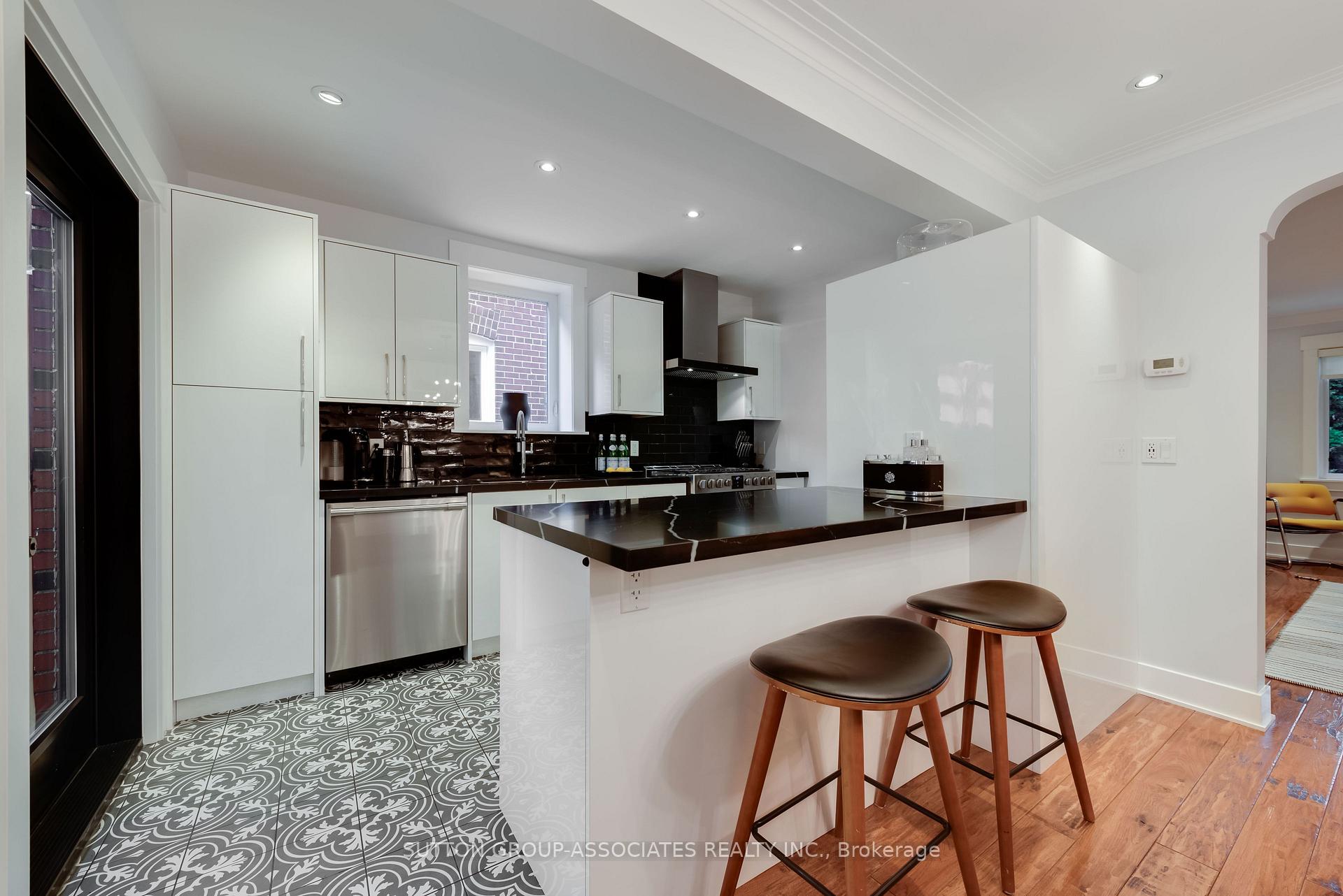 Photo 13 of 18 Earnscliffe Road, Toronto, Oakwood Village — HOMEH