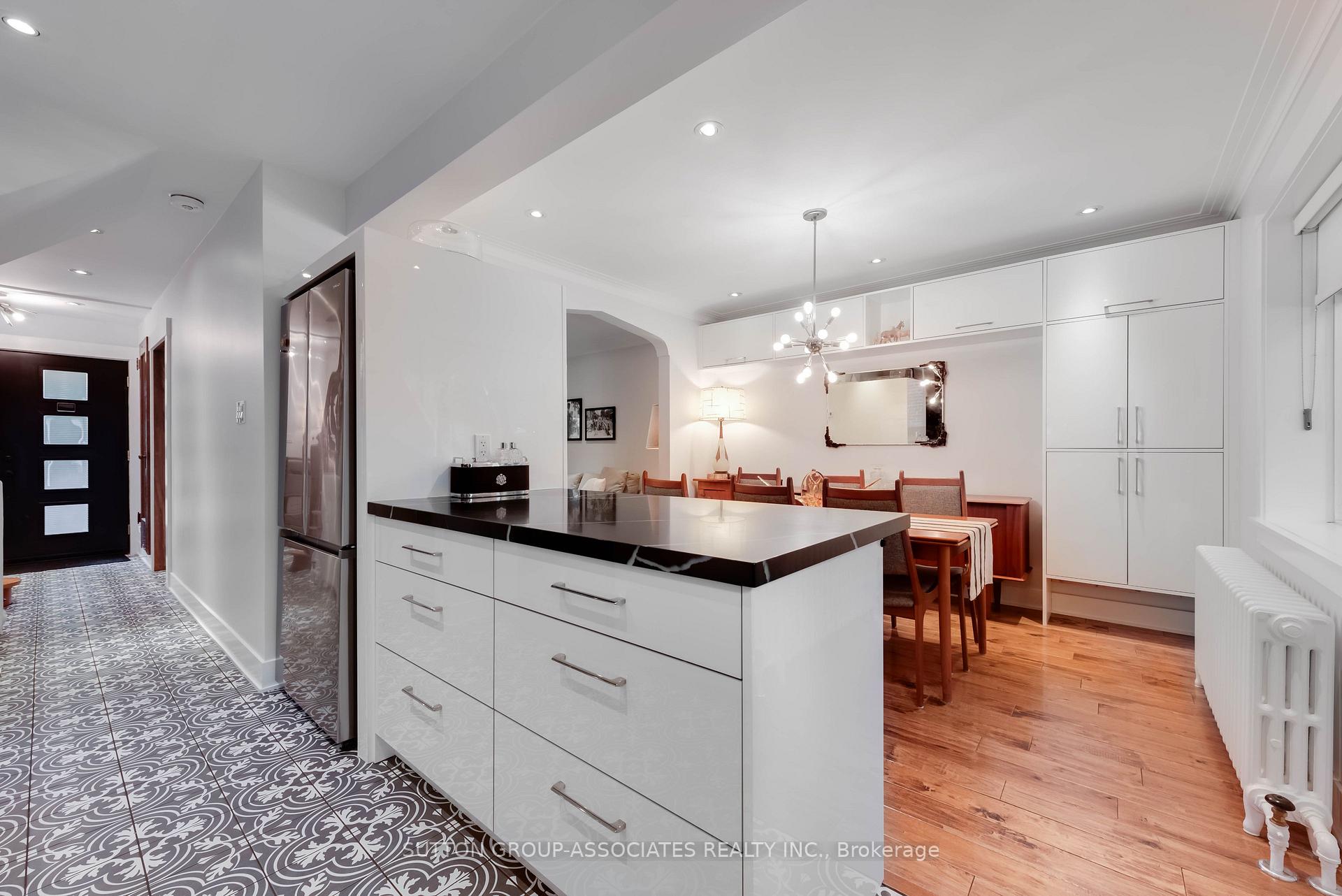 Photo 15 of 18 Earnscliffe Road, Toronto, Oakwood Village — HOMEH