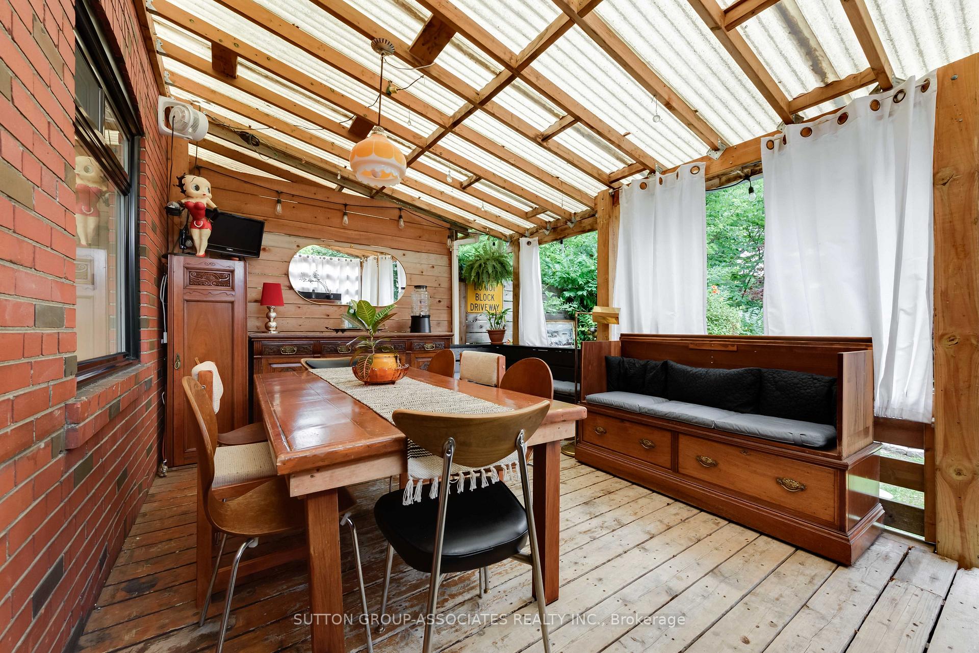 Photo 17 of 18 Earnscliffe Road, Toronto, Oakwood Village — HOMEH