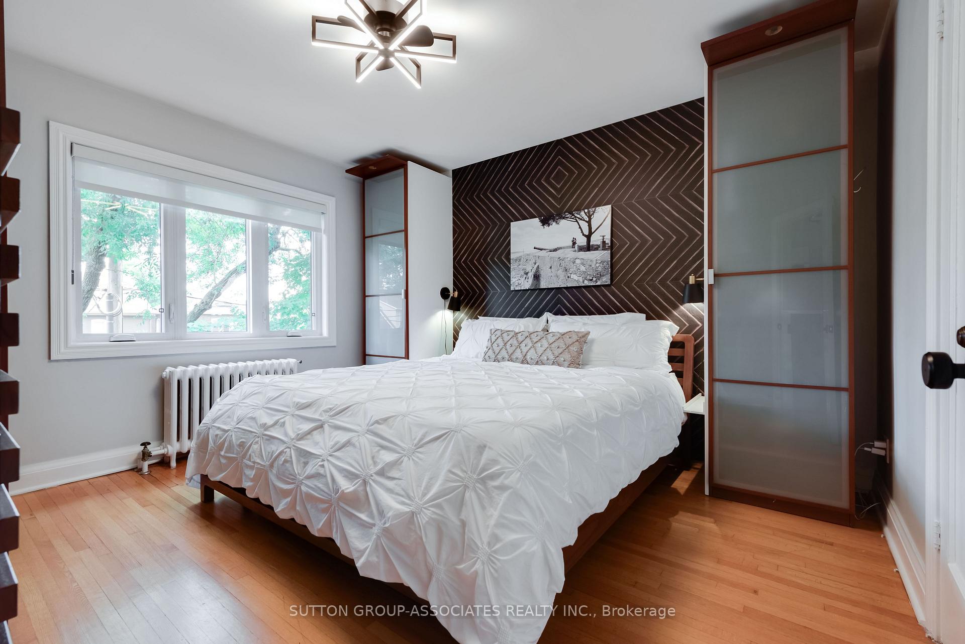 Photo 21 of 18 Earnscliffe Road, Toronto, Oakwood Village — HOMEH