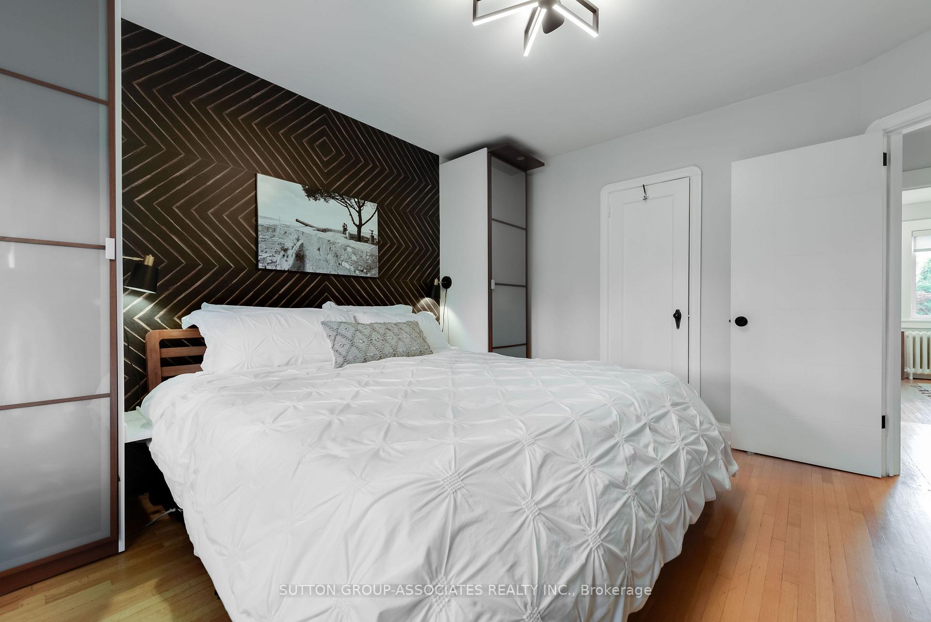 Photo 23 of 18 Earnscliffe Road, Toronto, Oakwood Village — HOMEH