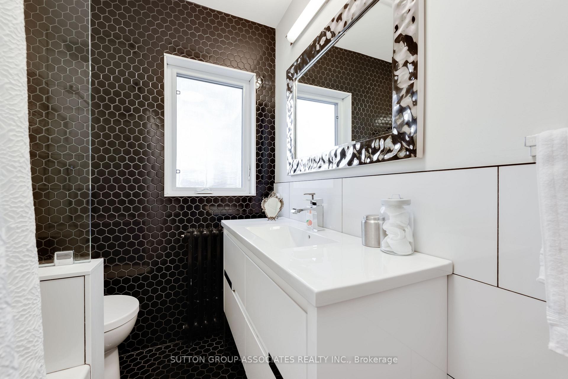 Photo 25 of 18 Earnscliffe Road, Toronto, Oakwood Village — HOMEH