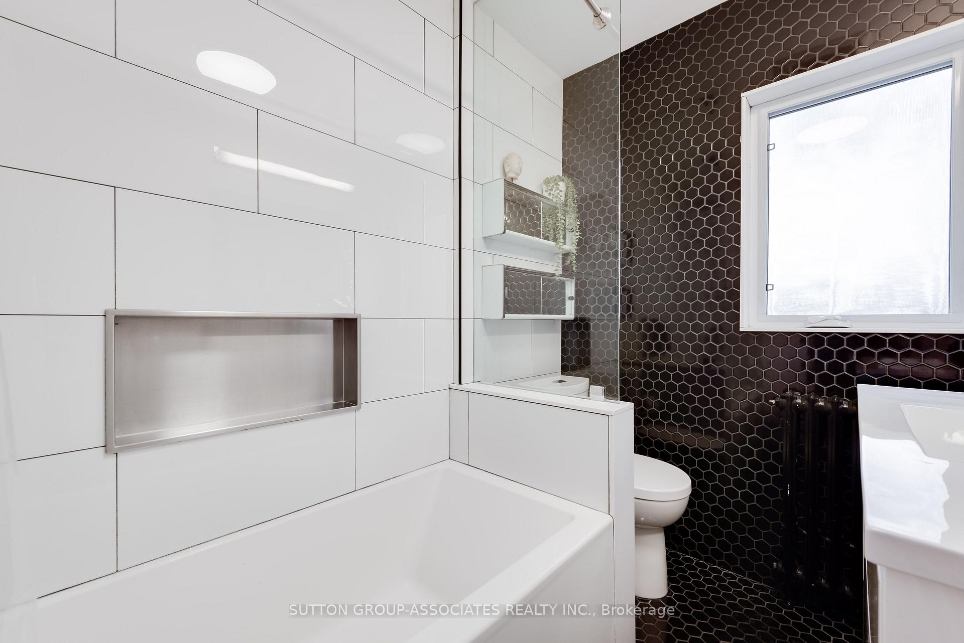 Photo 26 of 18 Earnscliffe Road, Toronto, Oakwood Village — HOMEH