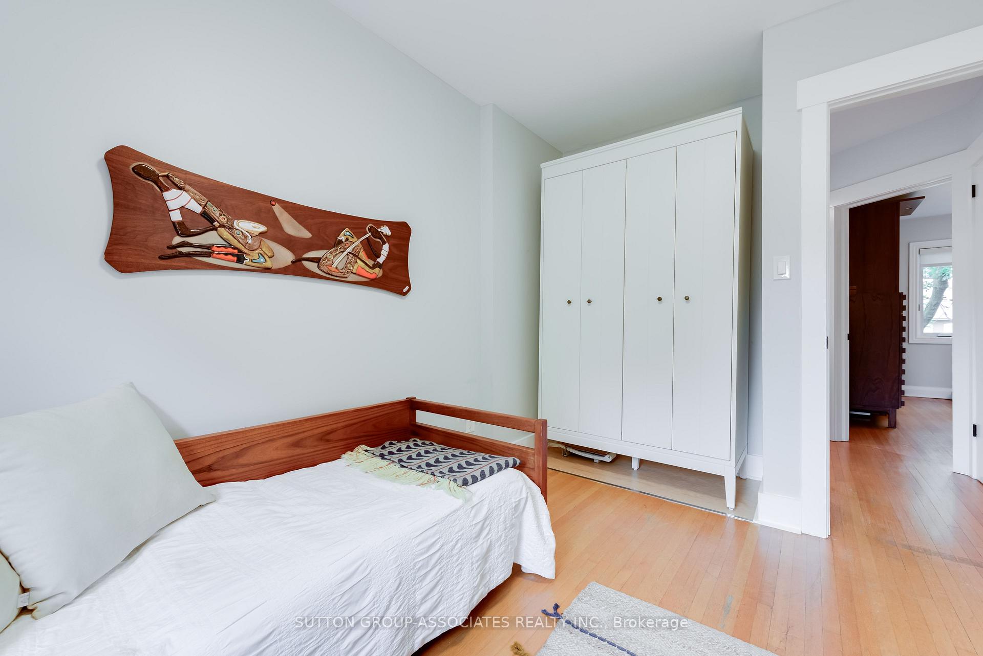 Photo 32 of 18 Earnscliffe Road, Toronto, Oakwood Village — HOMEH