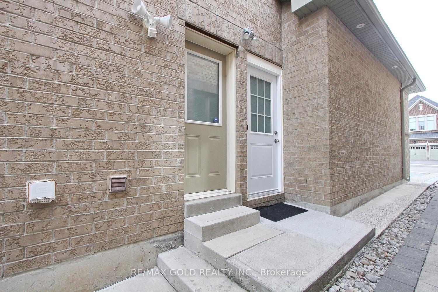 Photo 3 of 52 Bear Run Road, Brampton, Credit Valley — HOMEH