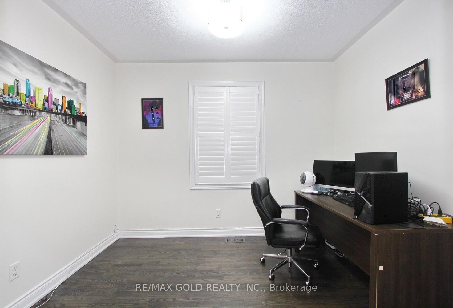 Photo 7 of 52 Bear Run Road, Brampton, Credit Valley — HOMEH