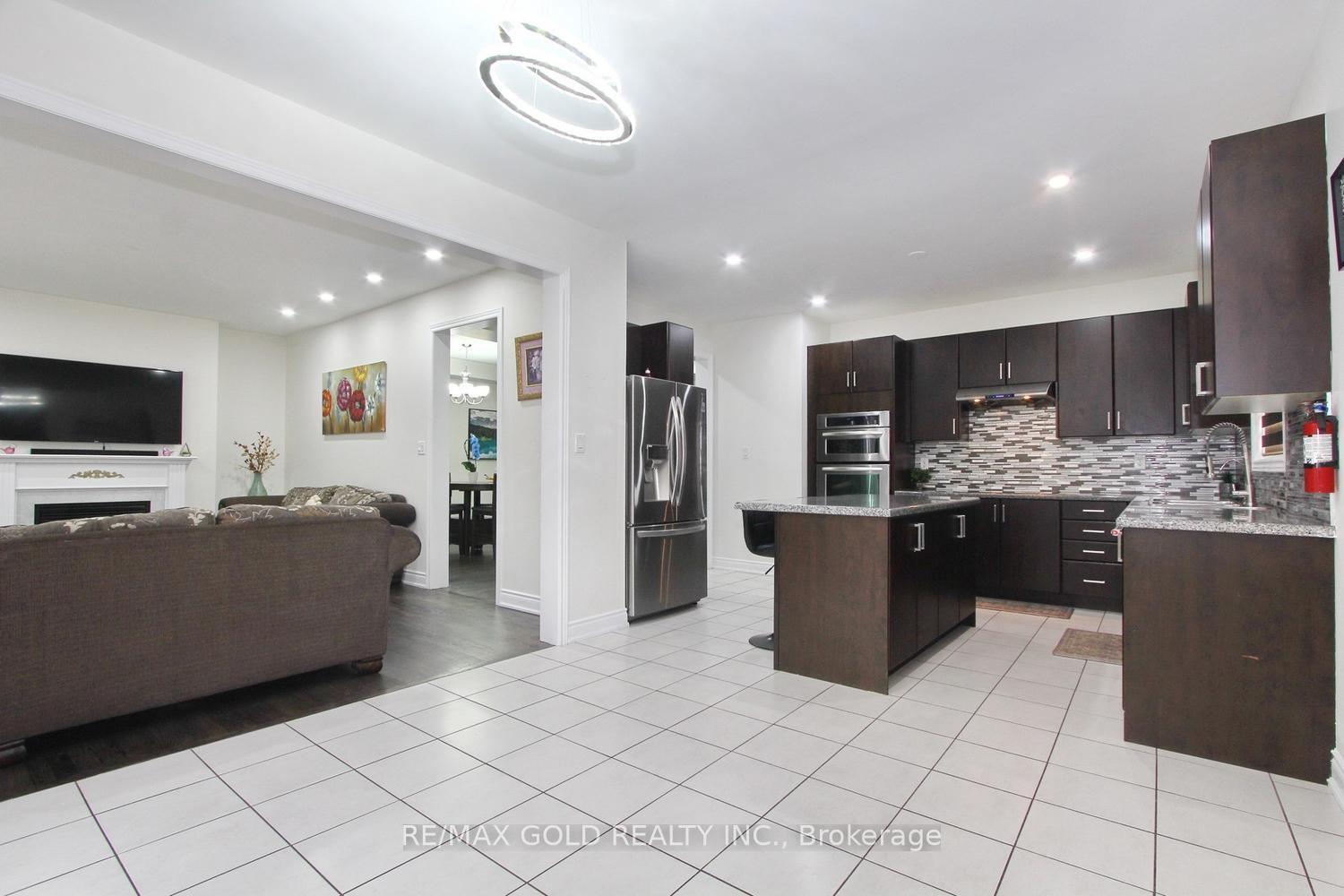 Photo 16 of 52 Bear Run Road, Brampton, Credit Valley — HOMEH