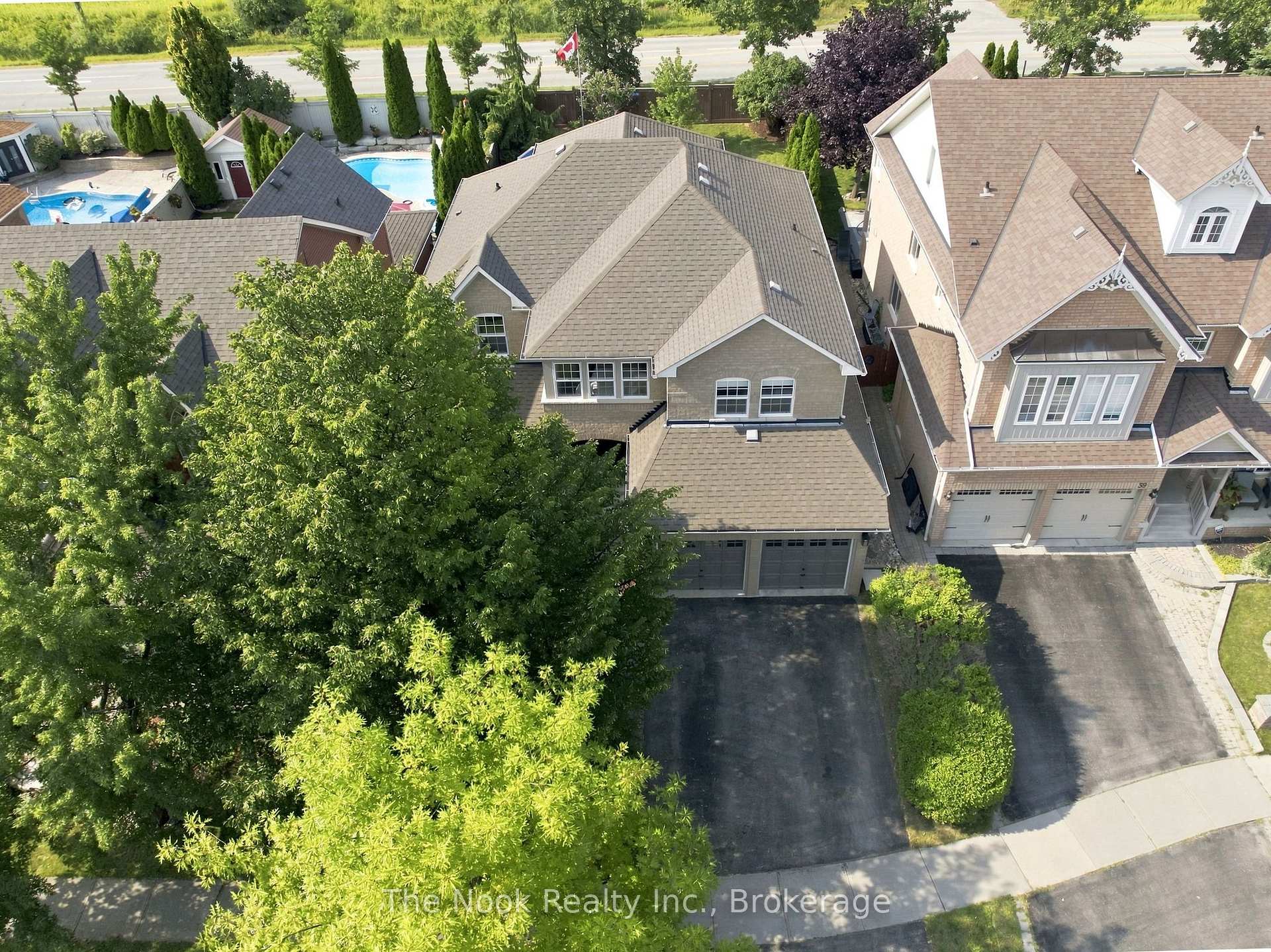 Photo 2 of 41 Dopp Crescent, Whitby, Brooklin — HOMEH