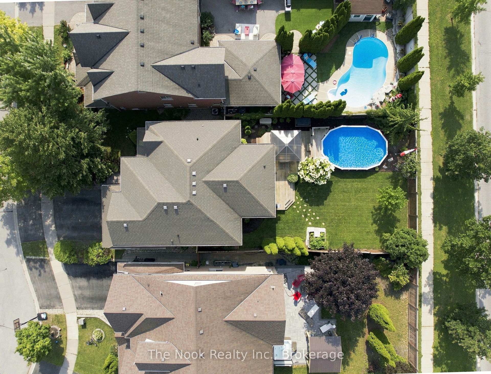 Photo 3 of 41 Dopp Crescent, Whitby, Brooklin — HOMEH