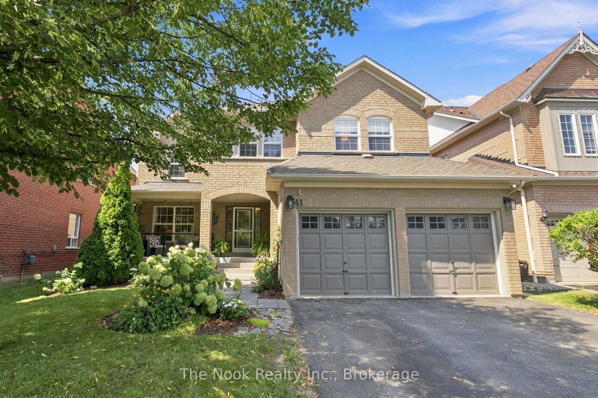 Photo 4 of 41 Dopp Crescent, Whitby, Brooklin — HOMEH