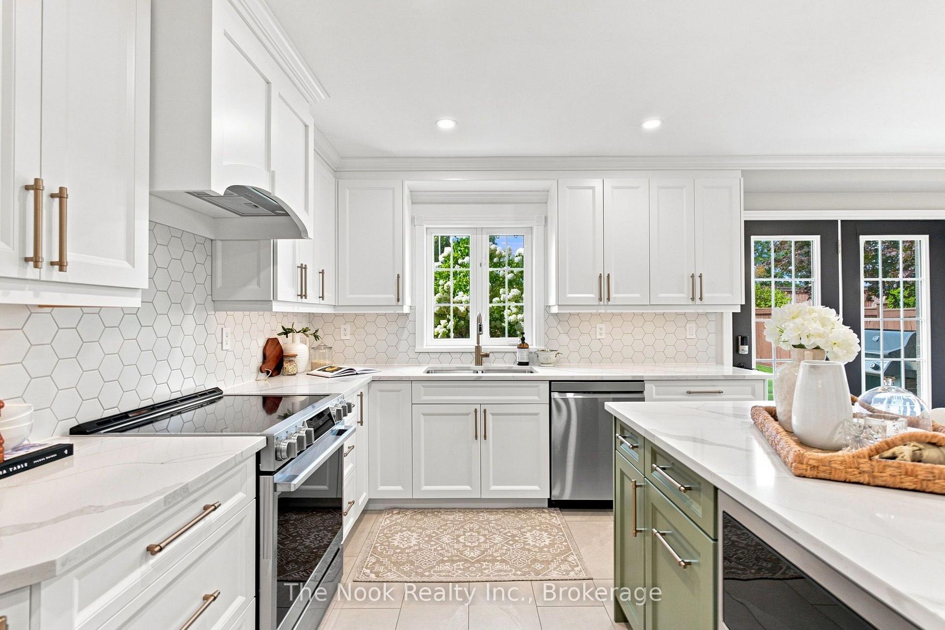 Photo 7 of 41 Dopp Crescent, Whitby, Brooklin — HOMEH