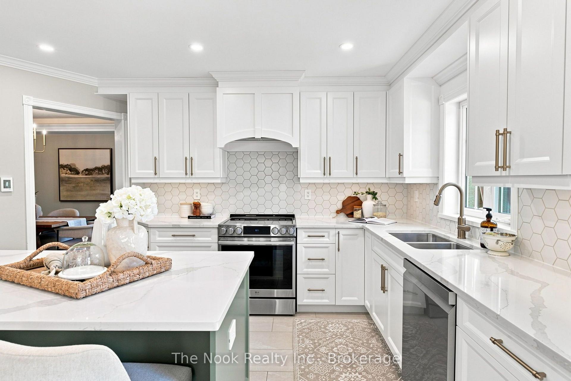 Photo 11 of 41 Dopp Crescent, Whitby, Brooklin — HOMEH