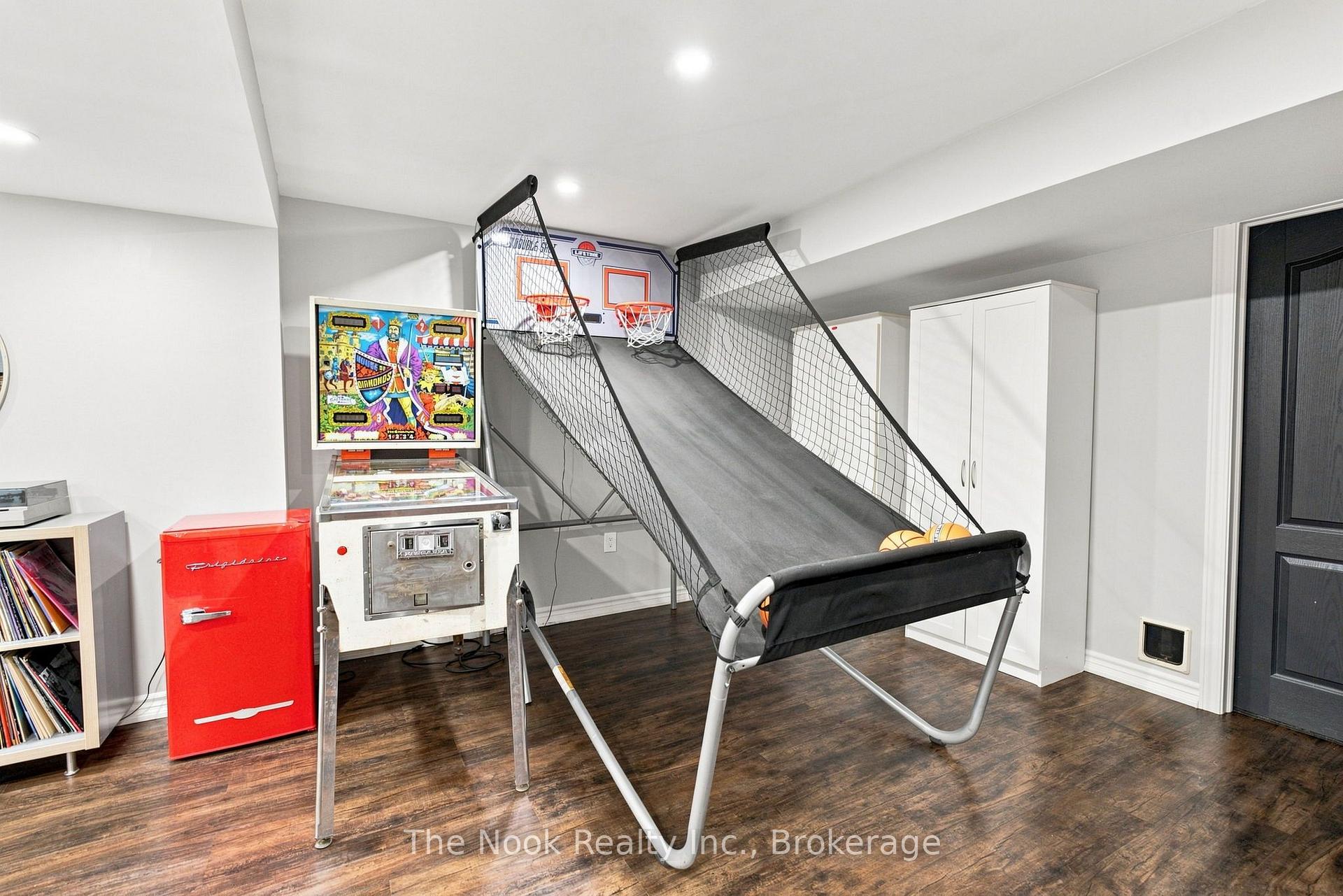 Photo 40 of 41 Dopp Crescent, Whitby, Brooklin — HOMEH