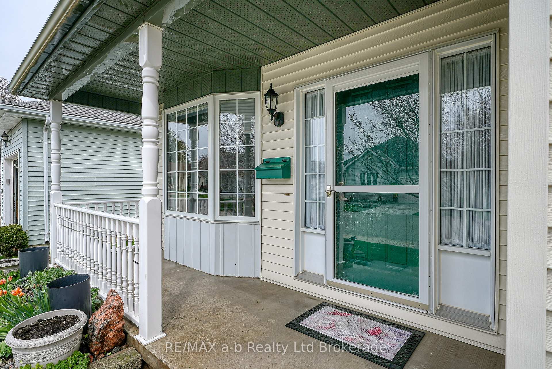 Photo 2 of 23 Brasher Drive, Tillsonburg — HOMEH