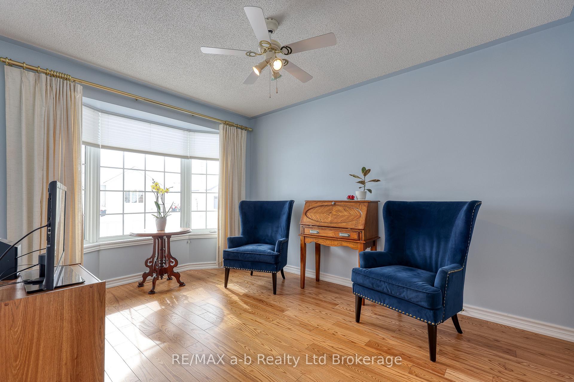 Photo 4 of 23 Brasher Drive, Tillsonburg — HOMEH