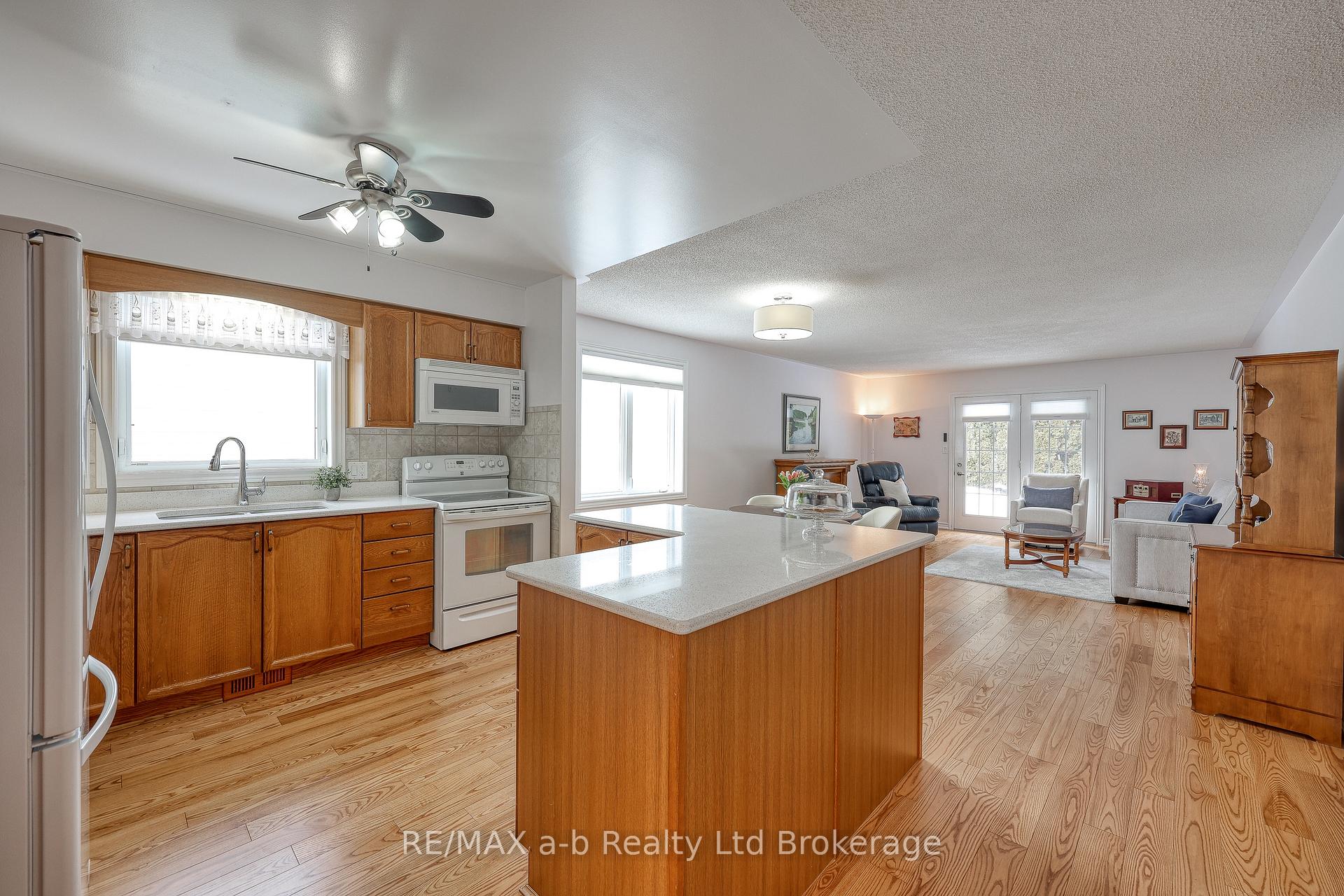 Photo 5 of 23 Brasher Drive, Tillsonburg — HOMEH