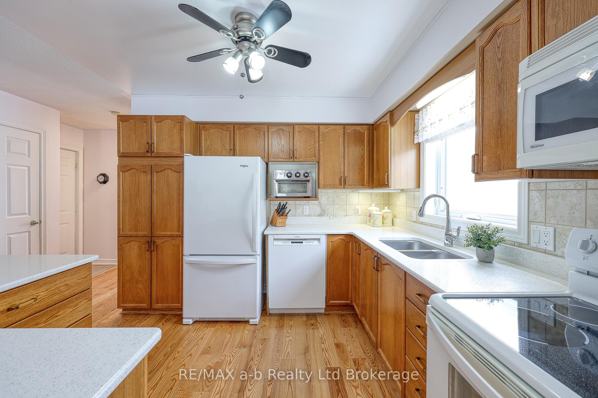 Photo 6 of 23 Brasher Drive, Tillsonburg — HOMEH