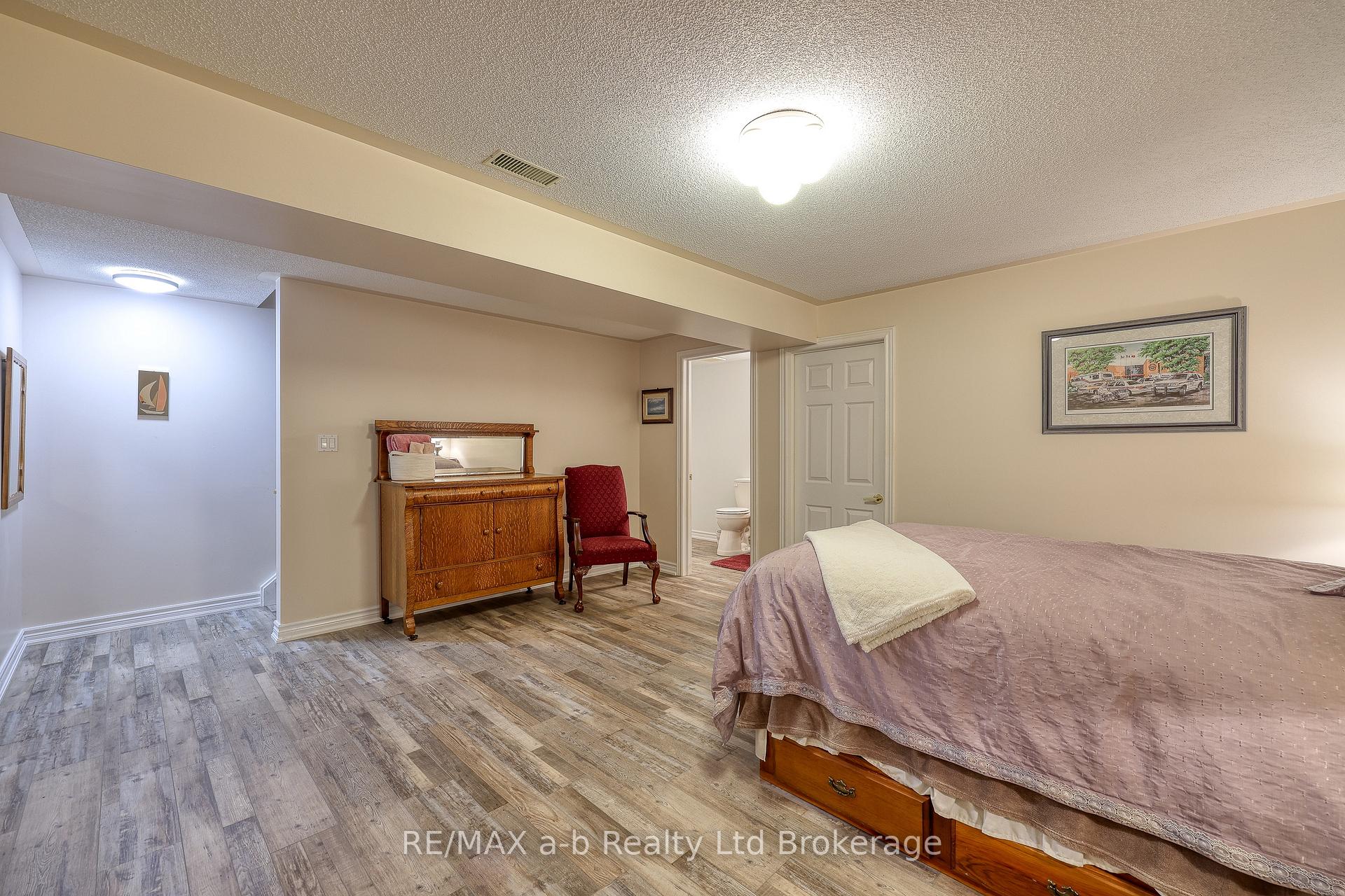 Photo 13 of 23 Brasher Drive, Tillsonburg — HOMEH