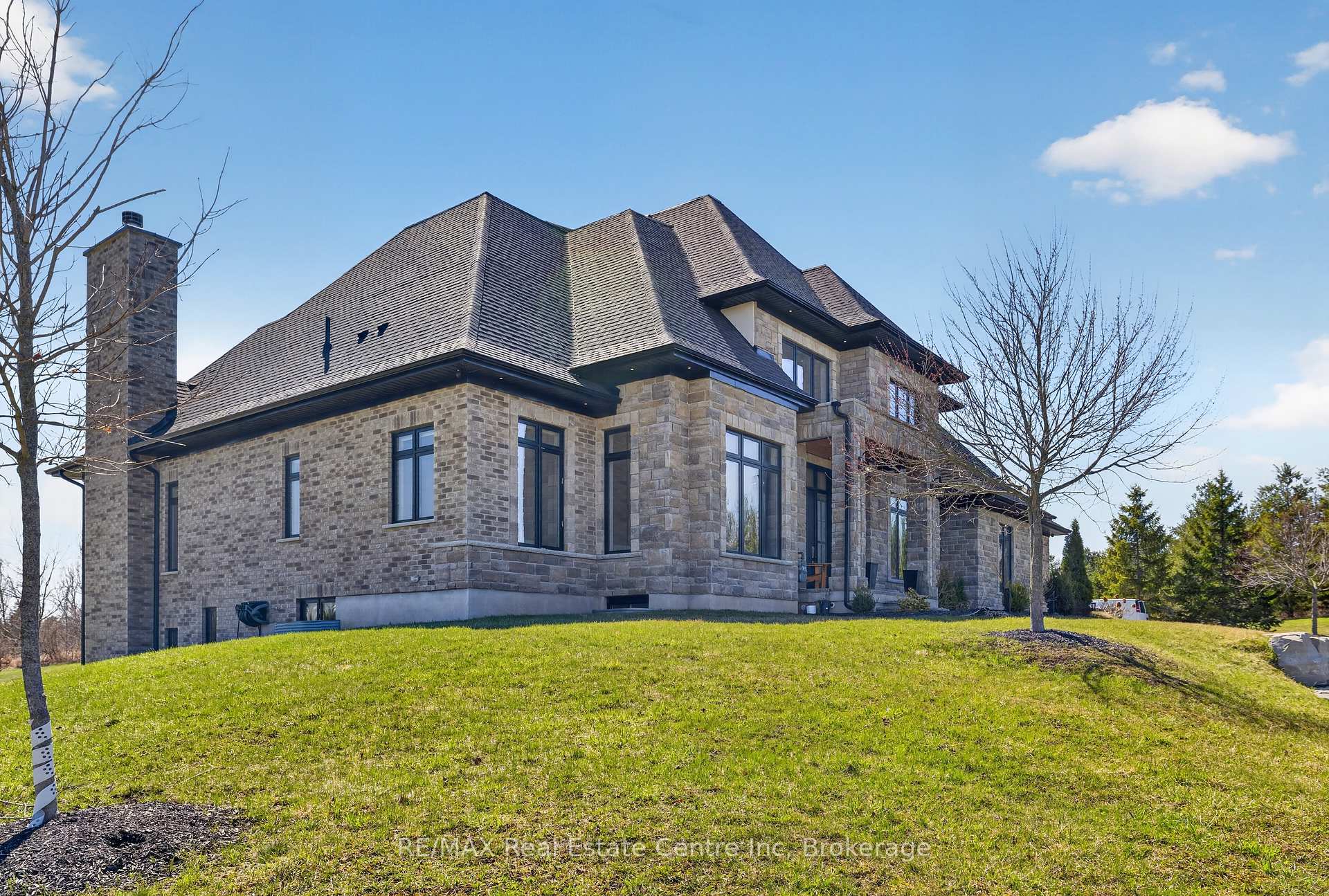 Photo 3 of 7645 Maltby Road E, Puslinch, Rural Puslinch East — HOMEH
